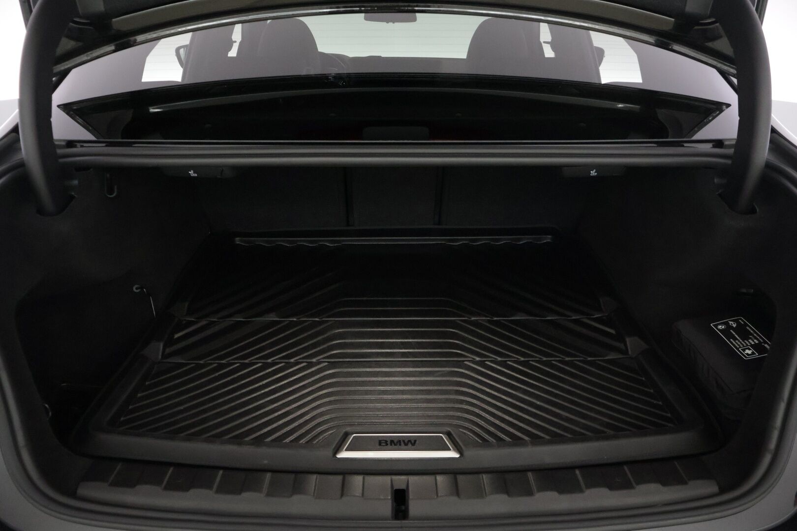 BMW 330 2021 G20 Sedan 330e xDrive Business M Sport * Vakkari / Tutkat / P.kamera / Navi / Hifit * - Kahdet renkaat / Huolettu 11/25 / Akku kuntotarkastettu