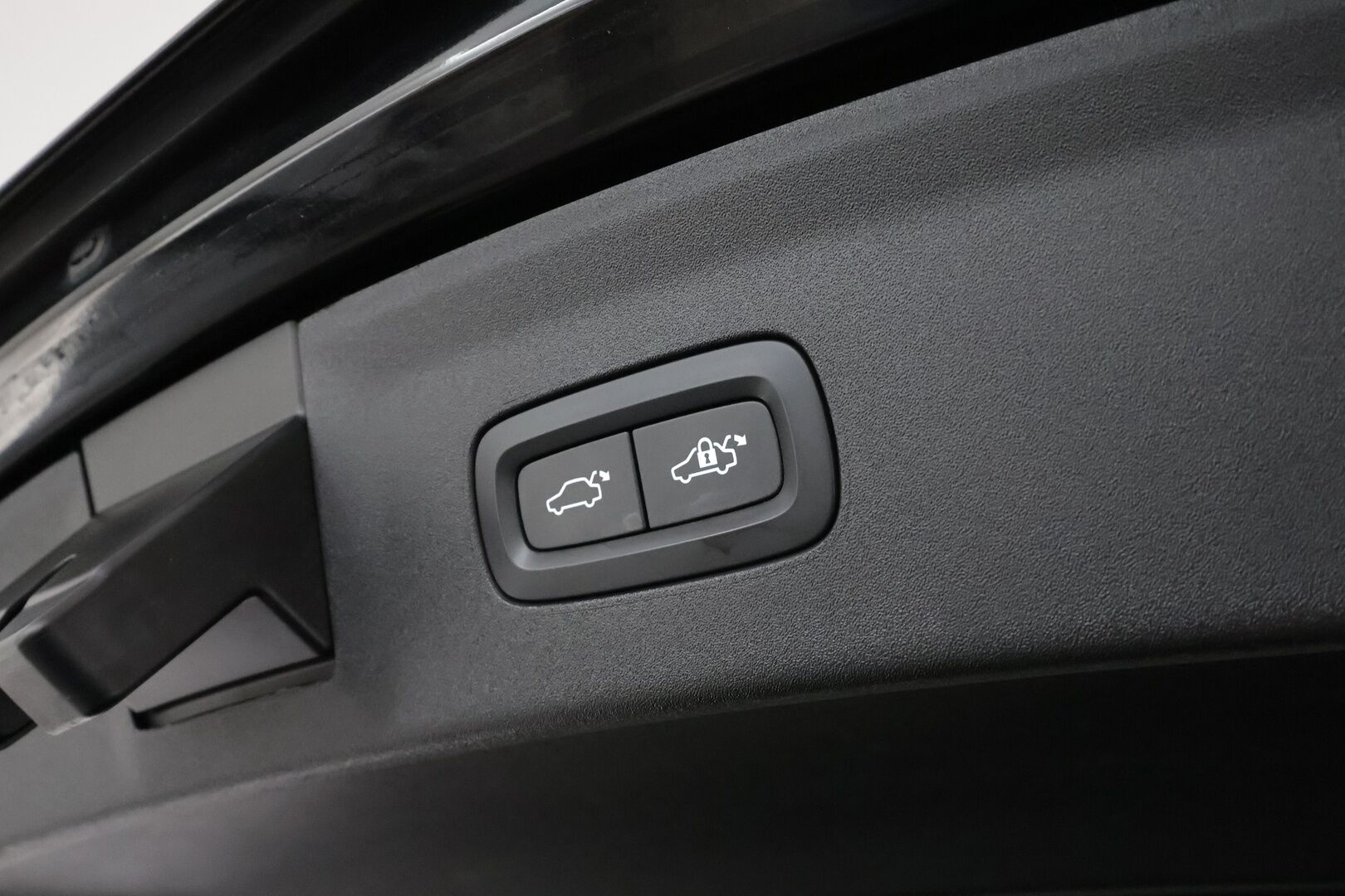 Polestar 2 2021 Long Range Dual motor 300kW **Lämpöpumppu / Koukku / Lasikatto / ACC / Full-LED / H&K / 360° / Sportpenkki Muistilla** - 2x Latauskaapelit / Merkkihuollettu!