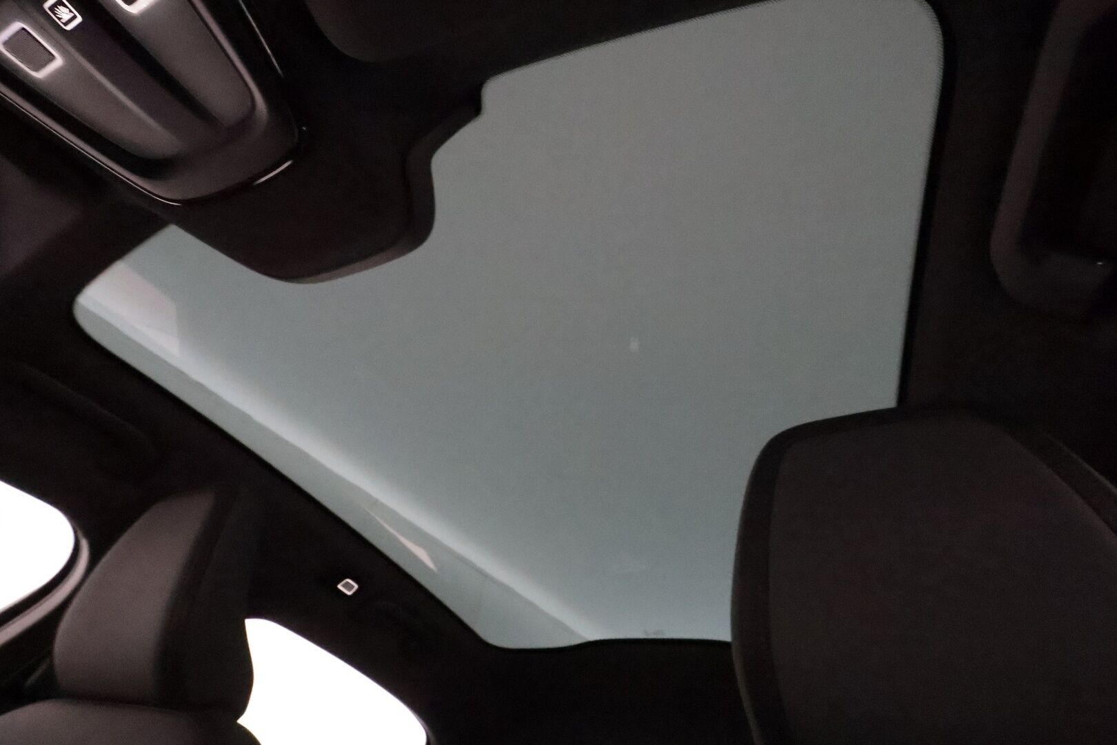 Polestar 2 2021 Long Range Dual motor 300kW **Lämpöpumppu / Koukku / Lasikatto / ACC / Full-LED / H&K / 360° / Sportpenkki Muistilla** - 2x Latauskaapelit / Merkkihuollettu!