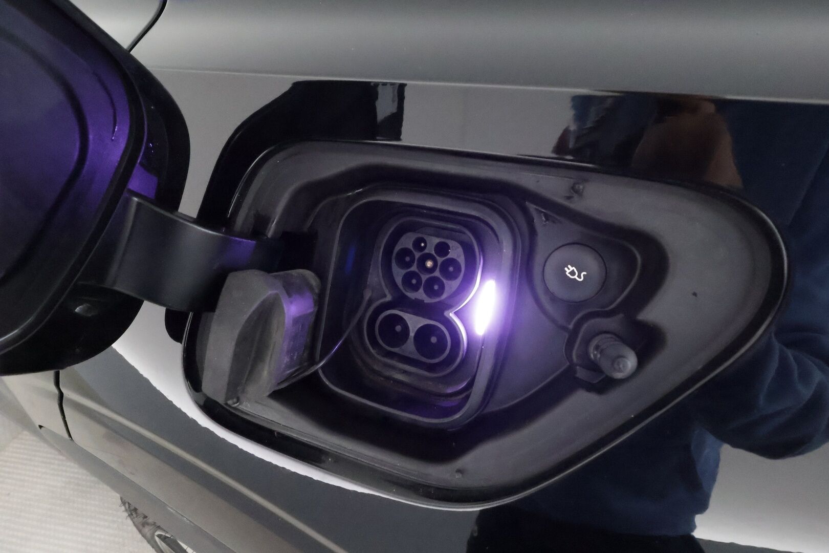 Polestar 2 2021 Long Range Dual motor 300kW **Lämpöpumppu / Koukku / Lasikatto / ACC / Full-LED / H&K / 360° / Sportpenkki Muistilla** - 2x Latauskaapelit / Merkkihuollettu!