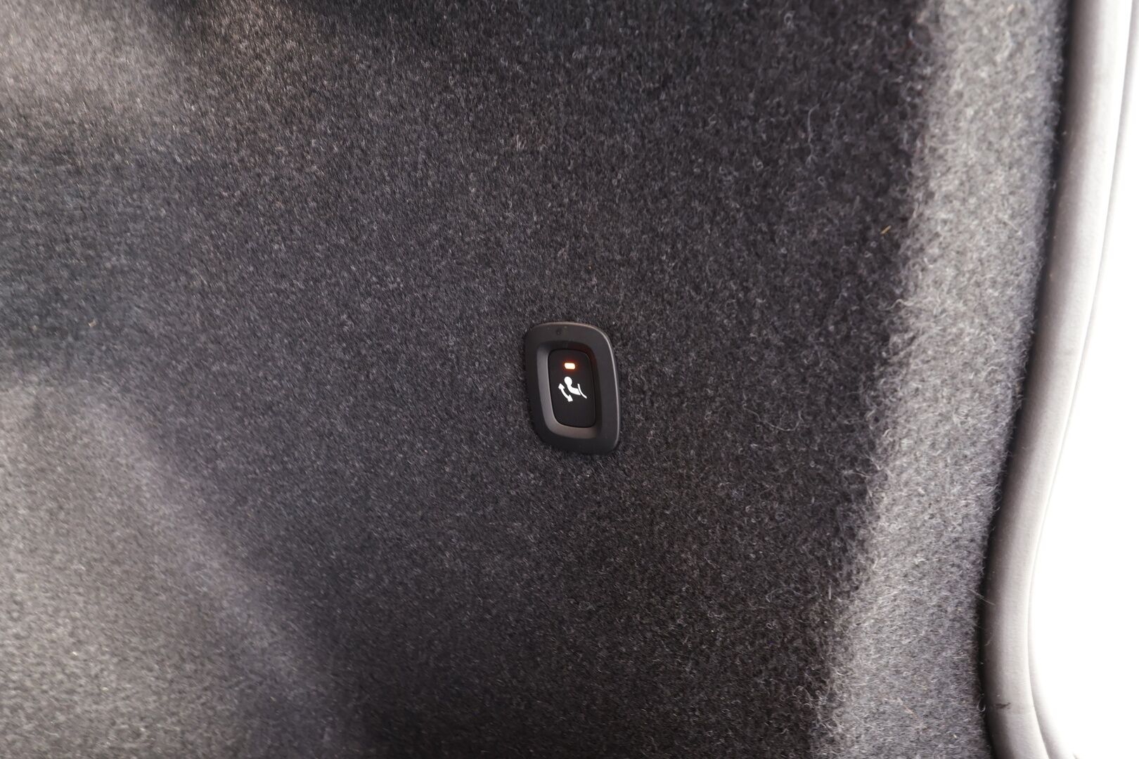 Volvo C40 2023 Recharge Single Ultimate aut - | ACC | ILP | Koukku | H/K | 360-Kamera | LED | Muistipenkki | Lasikatto | Sporttipenkit | Ratinlämmitys | Keyless | Apple & Android | Merkkihuollettu | Kahdet Renkaat |