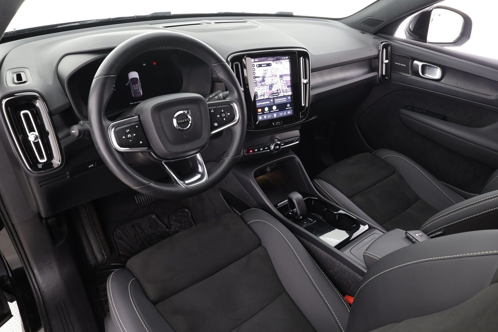 Volvo C40 2023 Recharge Single Ultimate aut - | ACC | ILP | Koukku | H/K | 360-Kamera | LED | Muistipenkki | Lasikatto | Sporttipenkit | Ratinlämmitys | Keyless | Apple & Android | Merkkihuollettu | Kahdet Renkaat |