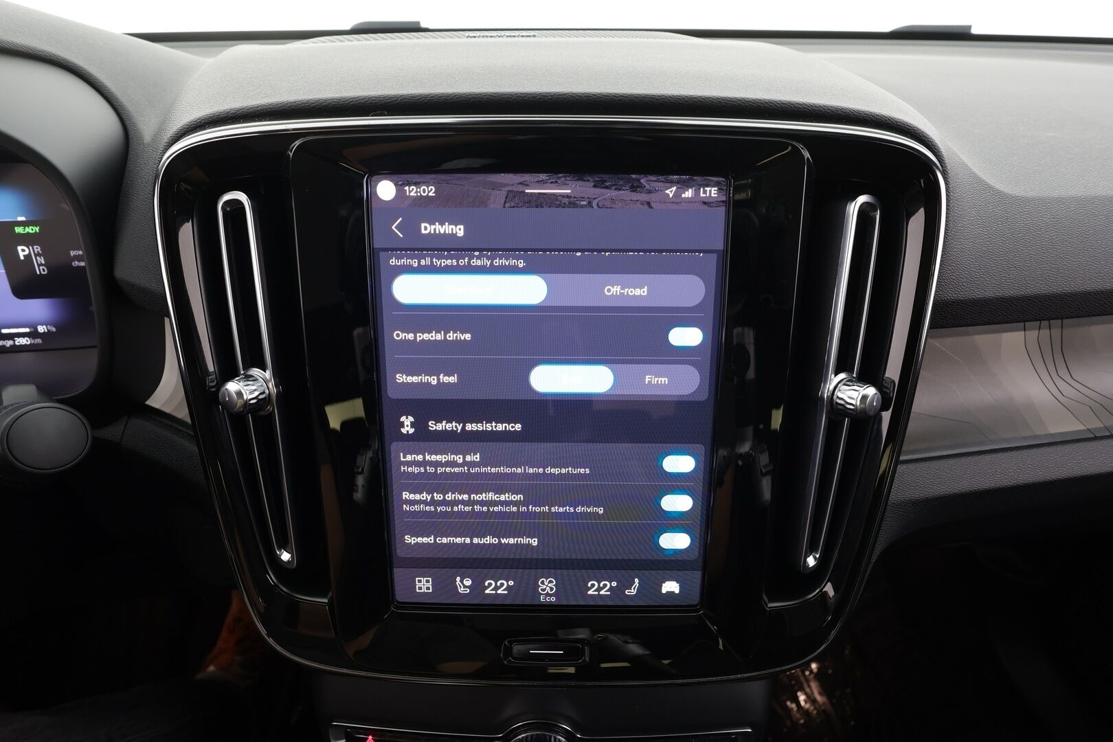 Volvo C40 2023 Recharge Single Ultimate aut - | ACC | ILP | Koukku | H/K | 360-Kamera | LED | Muistipenkki | Lasikatto | Sporttipenkit | Ratinlämmitys | Keyless | Apple & Android | Merkkihuollettu | Kahdet Renkaat |