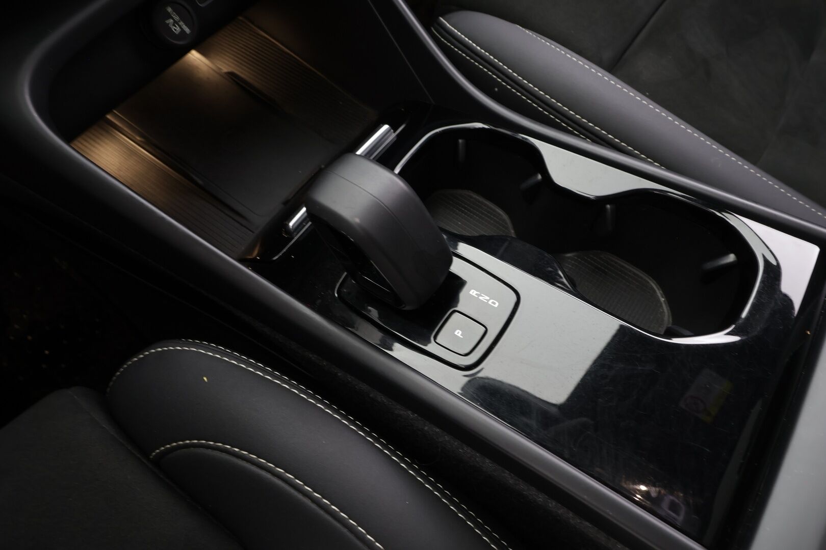 Volvo C40 2023 Recharge Single Ultimate aut - | ACC | ILP | Koukku | H/K | 360-Kamera | LED | Muistipenkki | Lasikatto | Sporttipenkit | Ratinlämmitys | Keyless | Apple & Android | Merkkihuollettu | Kahdet Renkaat |
