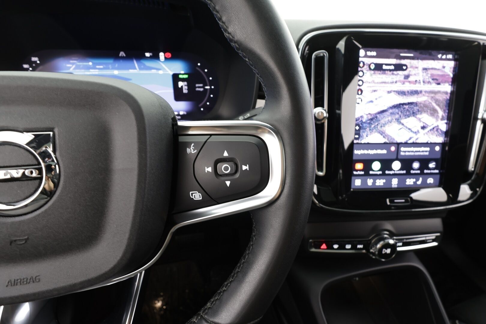 Volvo C40 2023 Recharge Single Ultimate aut - | ACC | ILP | Koukku | H/K | 360-Kamera | LED | Muistipenkki | Lasikatto | Sporttipenkit | Ratinlämmitys | Keyless | Apple & Android | Merkkihuollettu | Kahdet Renkaat |