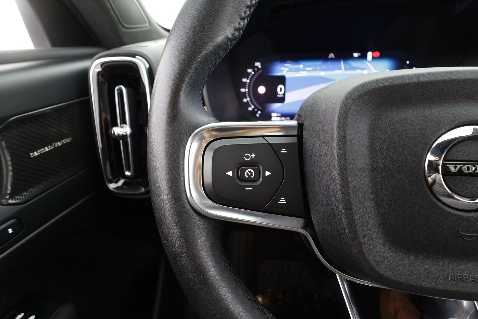 Volvo C40 2023 Recharge Single Ultimate aut - | ACC | ILP | Koukku | H/K | 360-Kamera | LED | Muistipenkki | Lasikatto | Sporttipenkit | Ratinlämmitys | Keyless | Apple & Android | Merkkihuollettu | Kahdet Renkaat |