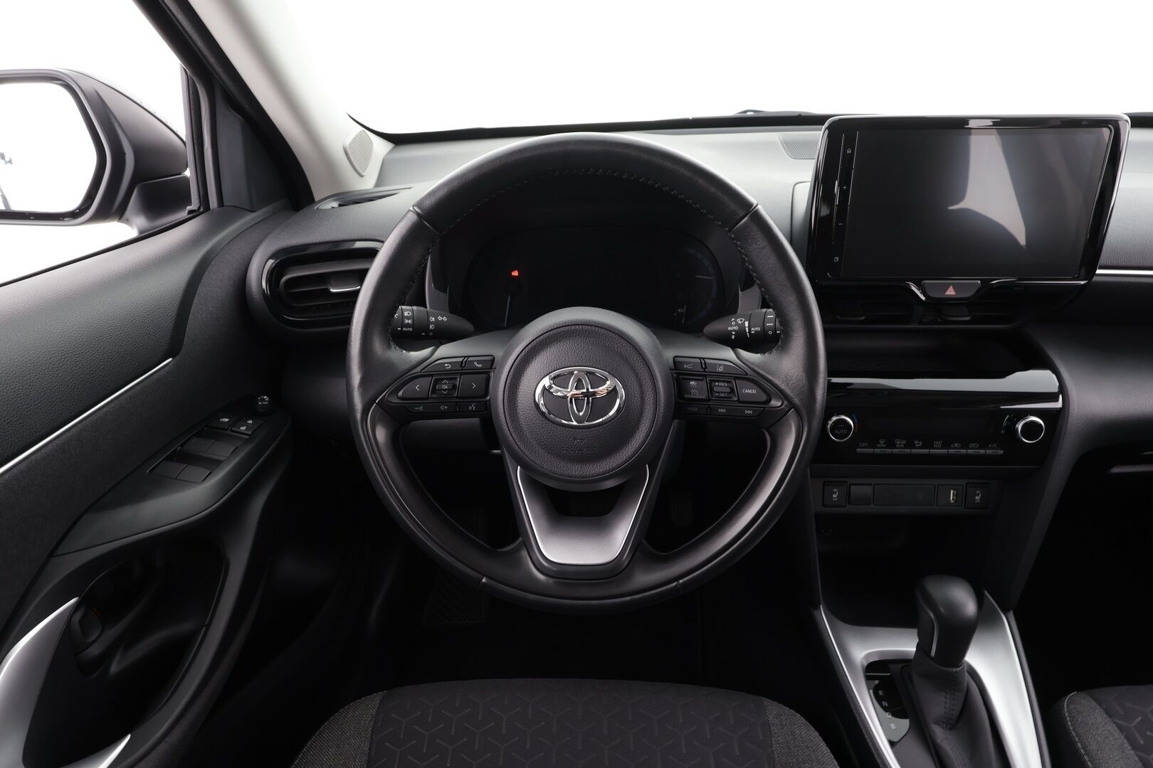 Toyota Yaris Cross 2024 1,5 Hybrid Active * ACC / LED / P.Kamera / Navi / Kaistavahti / Apple&Android / Keyless * - 1-om Suomi-auto / Kahdet renkaat / Merkkihuollettu! - Osta nyt, maksa vasta ensi vuonna