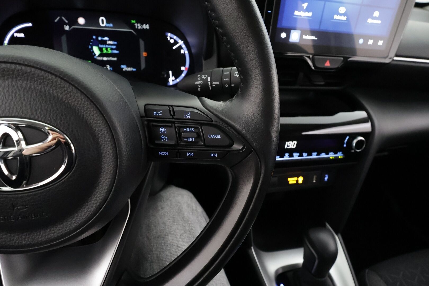 Toyota Yaris Cross 2024 1,5 Hybrid Active * ACC / LED / P.Kamera / Navi / Kaistavahti / Apple&Android / Keyless * - 1-om Suomi-auto / Kahdet renkaat / Merkkihuollettu! - Osta nyt, maksa vasta ensi vuonna