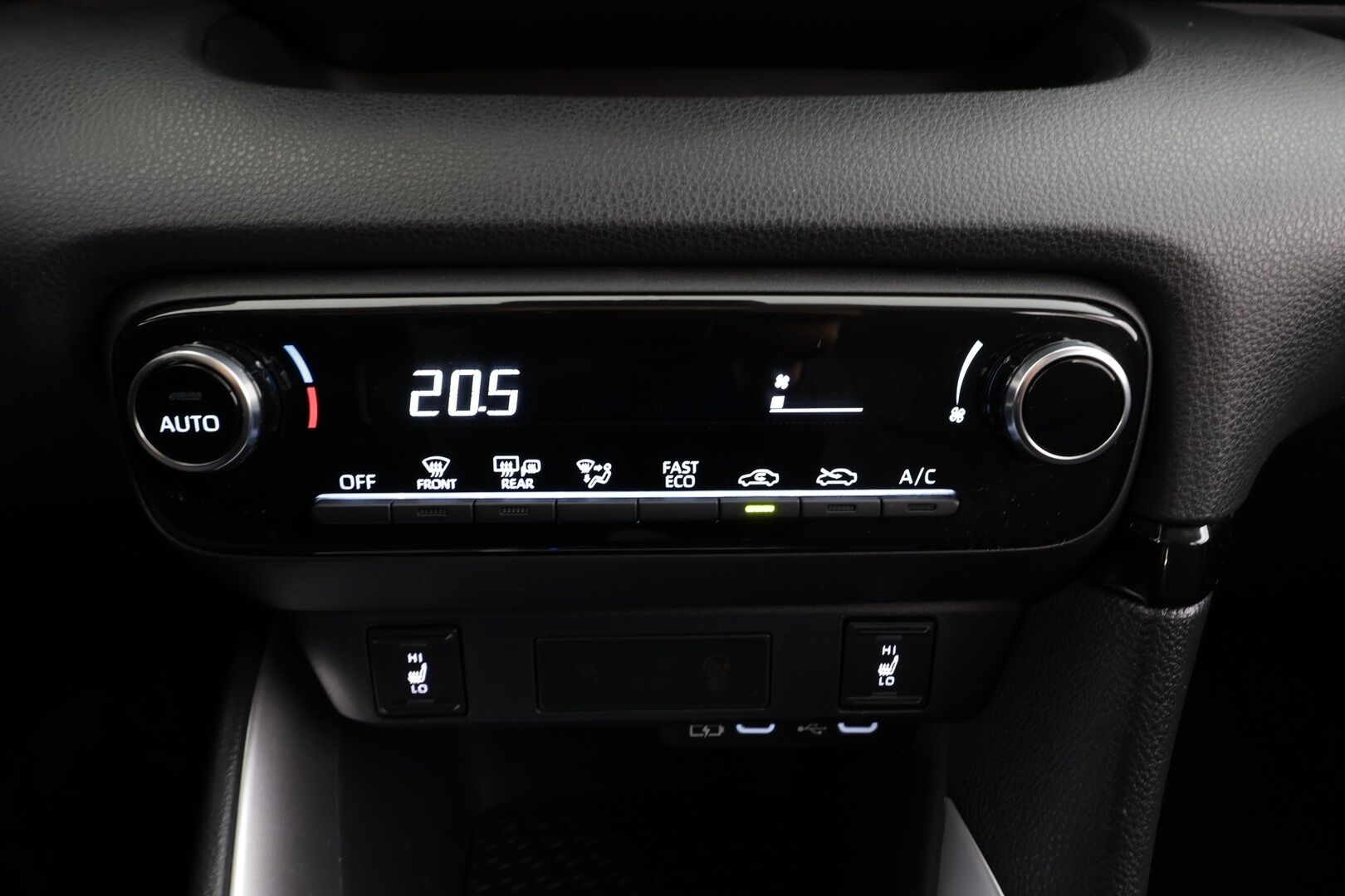 Toyota Yaris 2024 1,5 Hybrid 116 Intense * Suomi-auto / ACC / P.kamera / Apple&Android / Ratinlämmitin * - Kahdet renkaat aluvanteilla / Merkkihuollettu - HULLU BLACKWEEK KORKOTARJOUS 2,49%