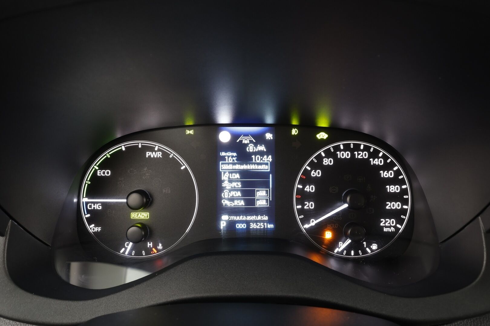 Toyota Yaris 2024 1,5 Hybrid 116 Intense * Suomi-auto / ACC / P.kamera / Apple&Android / Ratinlämmitin * - Kahdet renkaat aluvanteilla / Merkkihuollettu