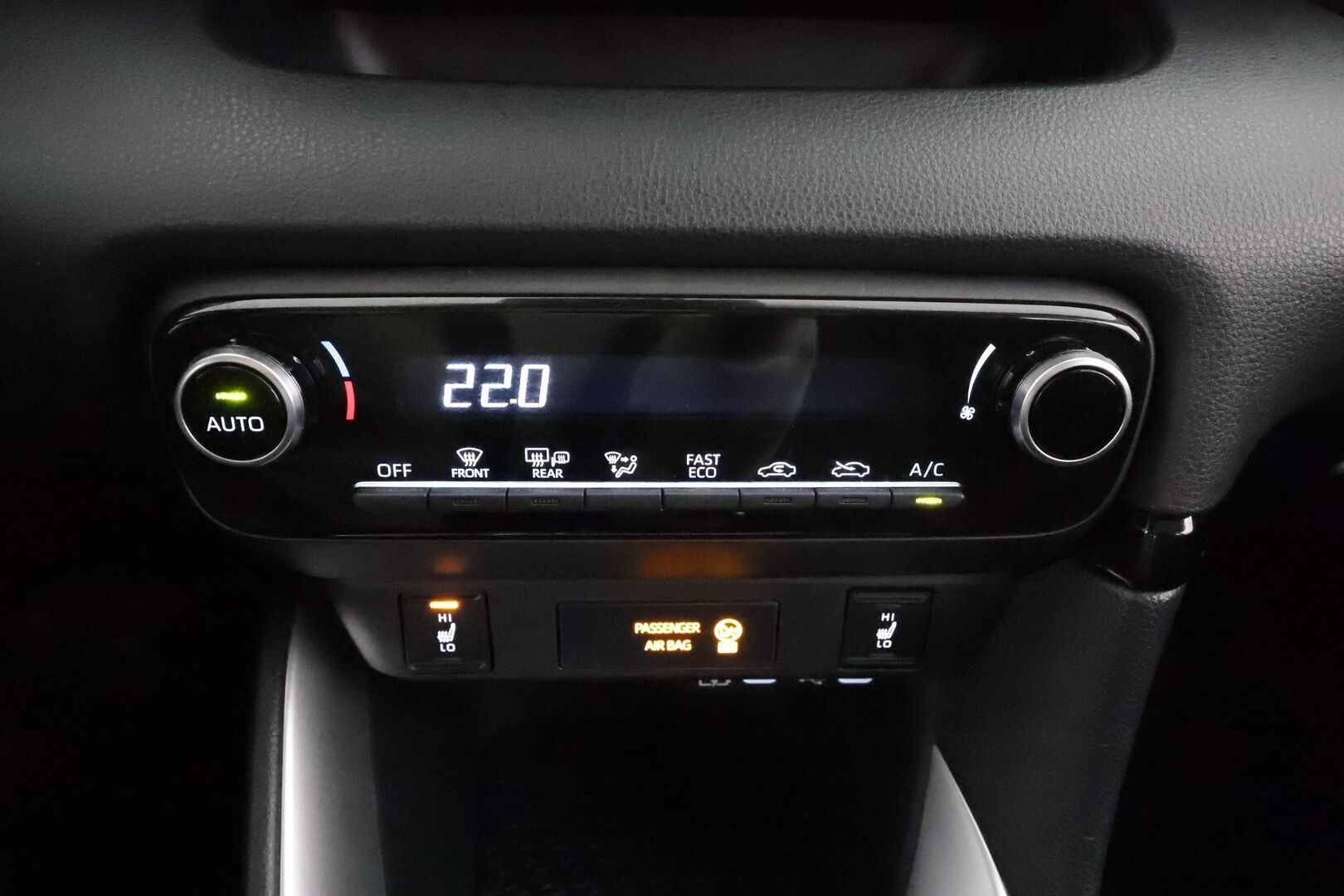 Toyota Yaris 2024 1,5 Hybrid 116 Intense * Suomi-auto / ACC / P.kamera / Apple&Android * - Kahdet renkaat aluvanteilla / Merkkihuollettu