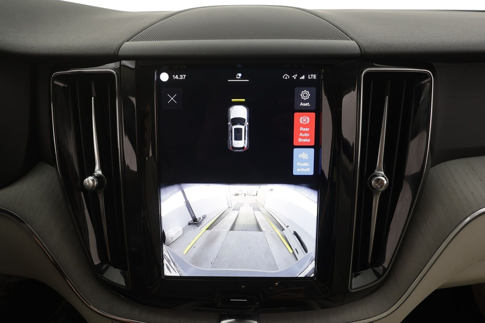 Volvo XC60 2024 T6 AWD Long Range Plus Bright aut. - | Koukku | Panorama | ACC | Full-LED | P.Kamera | Sporttinahat Muistilla | Kaistavahti | Navi | Katveavustin | Keyless | 1-om Suomi-auto |  2x Latauskaapelit | Kahdet renkaat | Merkkihuollot | 