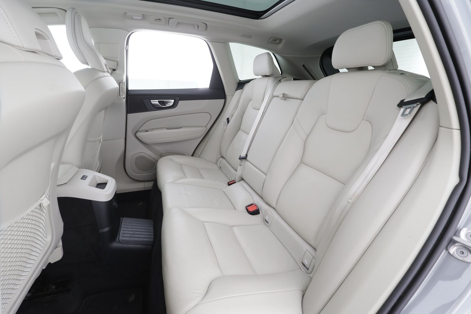 Volvo XC60 2024 T6 AWD Long Range Plus Bright aut. - | Koukku | Panorama | ACC | Full-LED | P.Kamera | Sporttinahat Muistilla | Kaistavahti | Navi | Katveavustin | Keyless | 1-om Suomi-auto |  2x Latauskaapelit | Kahdet renkaat | Merkkihuollot | 