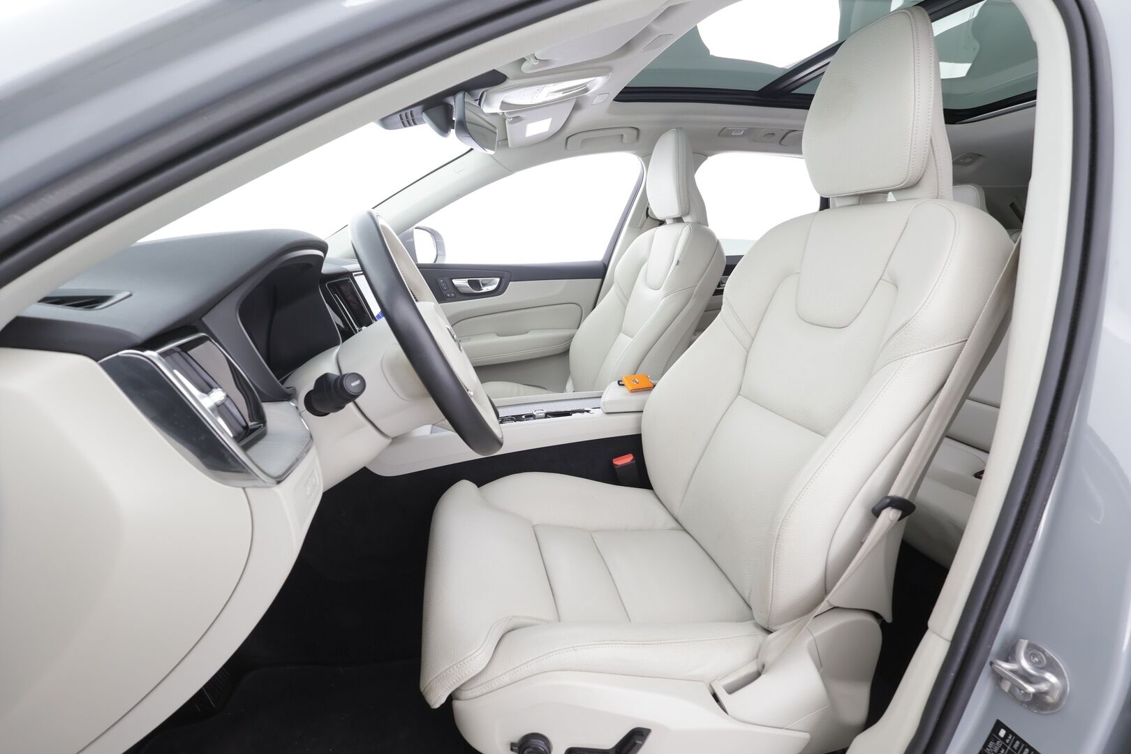 Volvo XC60 2024 T6 AWD Long Range Plus Bright aut. - | Koukku | Panorama | ACC | Full-LED | P.Kamera | Sporttinahat Muistilla | Kaistavahti | Navi | Katveavustin | Keyless | 1-om Suomi-auto |  2x Latauskaapelit | Kahdet renkaat | Merkkihuollot | 