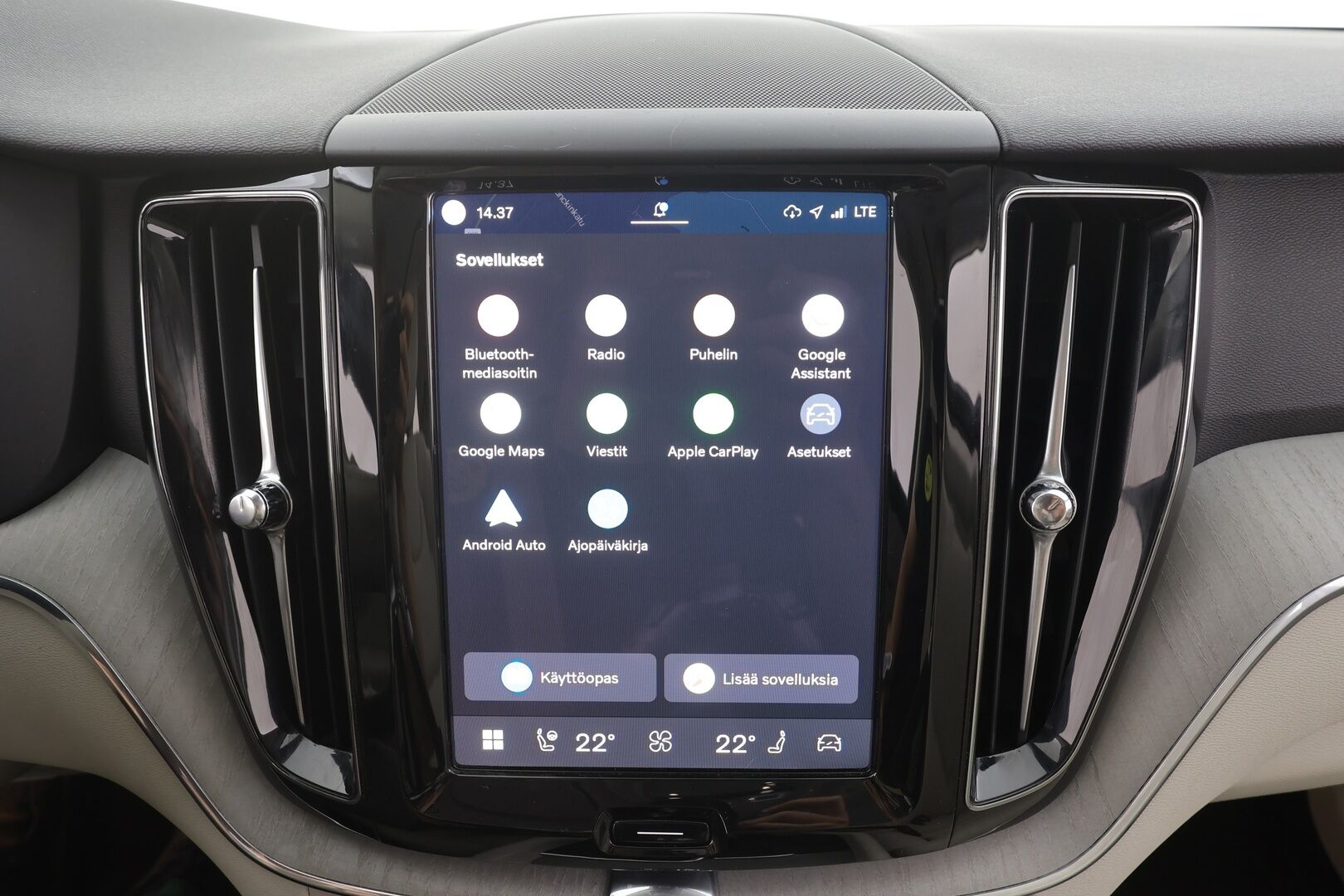 Volvo XC60 2024 T6 AWD Long Range Plus Bright aut. - | Koukku | Panorama | ACC | Full-LED | P.Kamera | Sporttinahat Muistilla | Kaistavahti | Navi | Katveavustin | Keyless | 1-om Suomi-auto |  2x Latauskaapelit | Kahdet renkaat | Merkkihuollot | 