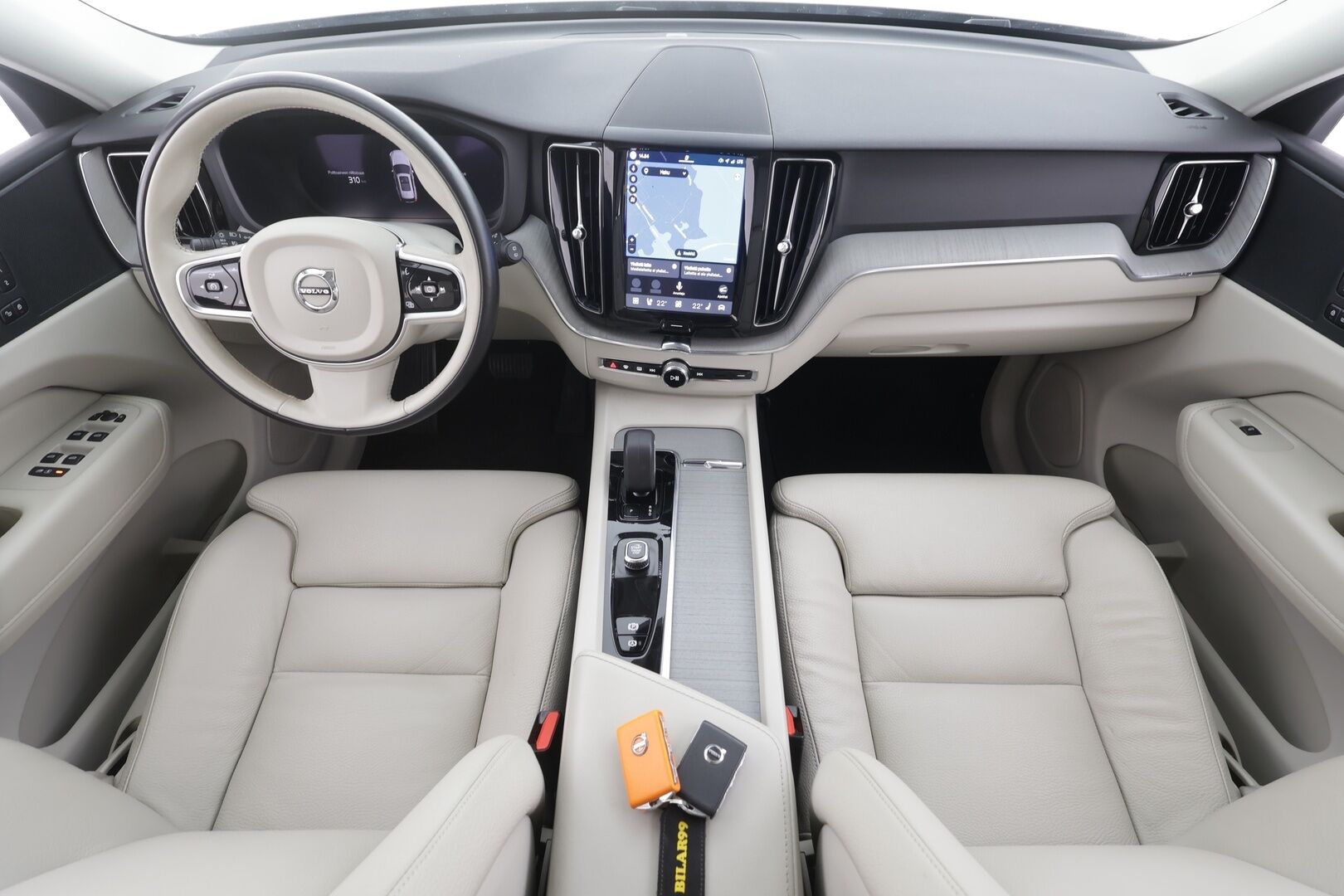 Volvo XC60 2024 T6 AWD Long Range Plus Bright aut. - | Koukku | Panorama | ACC | Full-LED | P.Kamera | Sporttinahat Muistilla | Kaistavahti | Navi | Katveavustin | Keyless | 1-om Suomi-auto |  2x Latauskaapelit | Kahdet renkaat | Merkkihuollot | 