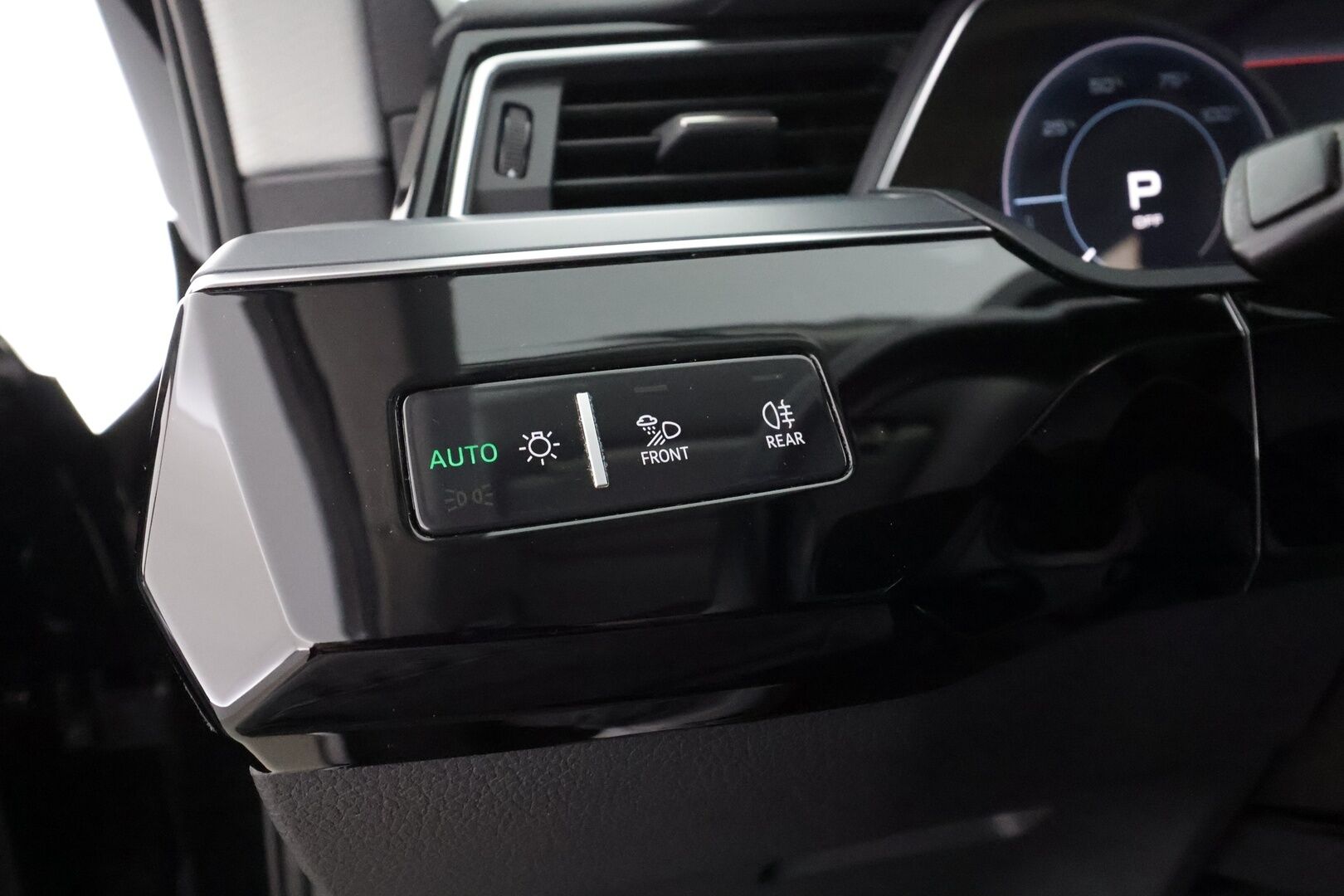 Audi e-tron 2020 50 quattro * ACC / LED / Lisälämmitin / Panorama / Muistipenkki / Nahat / P.tutkat * - Akku kuntotarkastettu / Kahdet Renkaat 