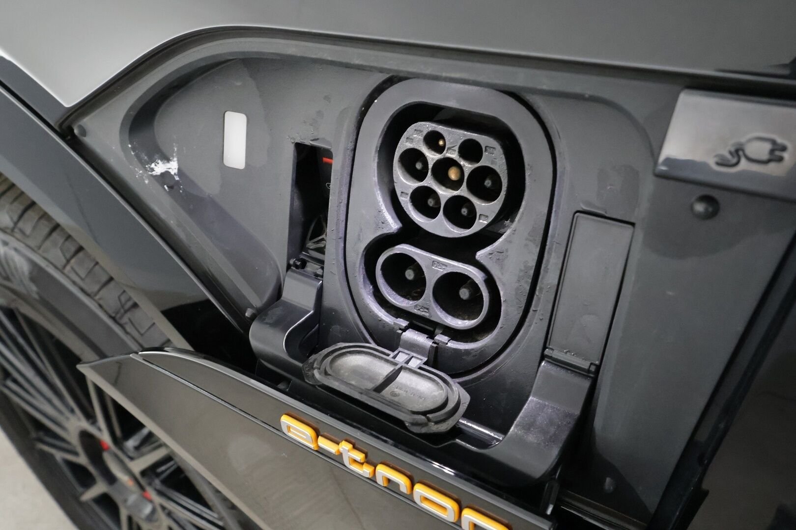 Audi e-tron 2020 50 quattro * ACC / LED / Lisälämmitin / Panorama / Muistipenkki / Nahat / P.tutkat * - Akku kuntotarkastettu / Kahdet Renkaat 