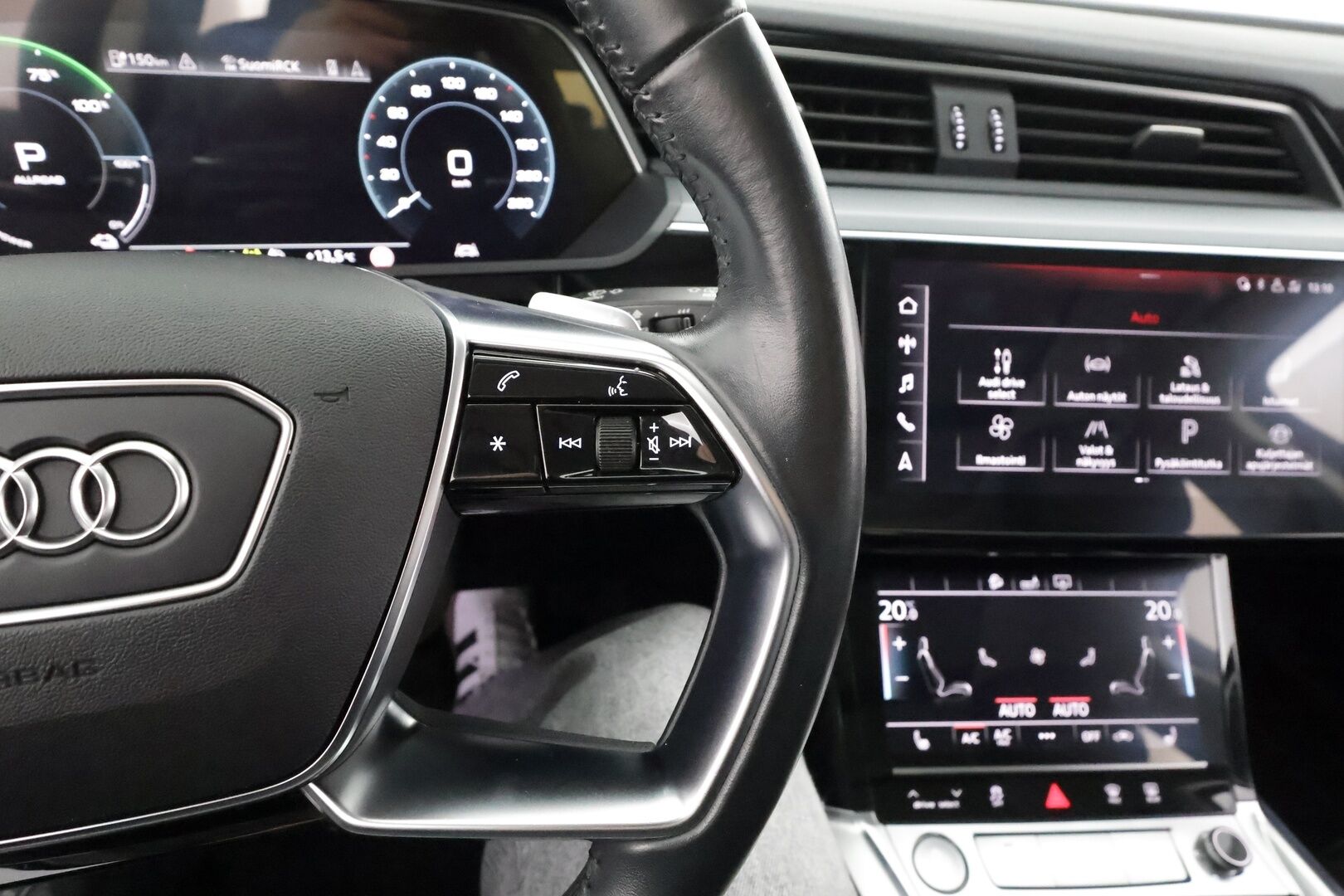 Audi e-tron 2020 50 quattro * ACC / LED / Lisälämmitin / Panorama / Muistipenkki / Nahat / P.tutkat * - Akku kuntotarkastettu / Kahdet Renkaat 