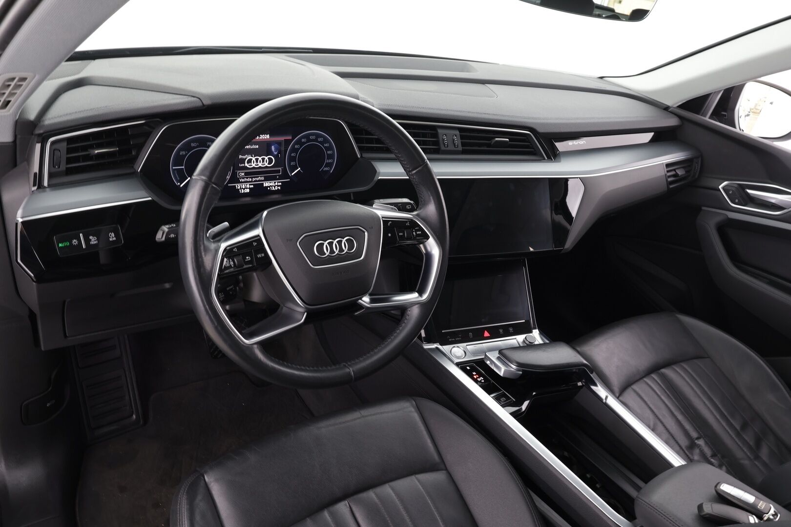 Audi e-tron 2020 50 quattro * ACC / LED / Lisälämmitin / Panorama / Muistipenkki / Nahat / P.tutkat * - Akku kuntotarkastettu / Kahdet Renkaat 