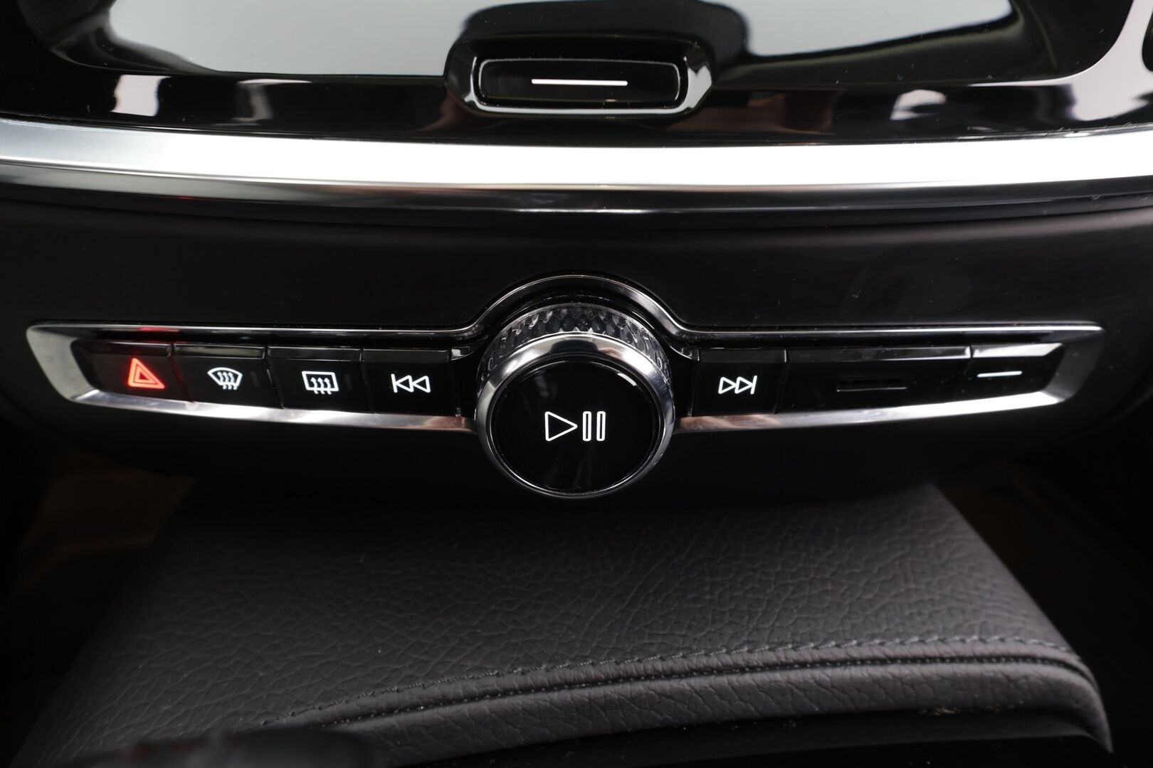 Volvo V60 2020 T6 TwE AWD Momentum aut * ACC / HUD / 360° / Full LED / Muistipenkki / Webasto / Koukku / BLIS / Navi / KeylessGo * - Akku kuntotarkastettu / Kahdet renkaat aluvanteilla