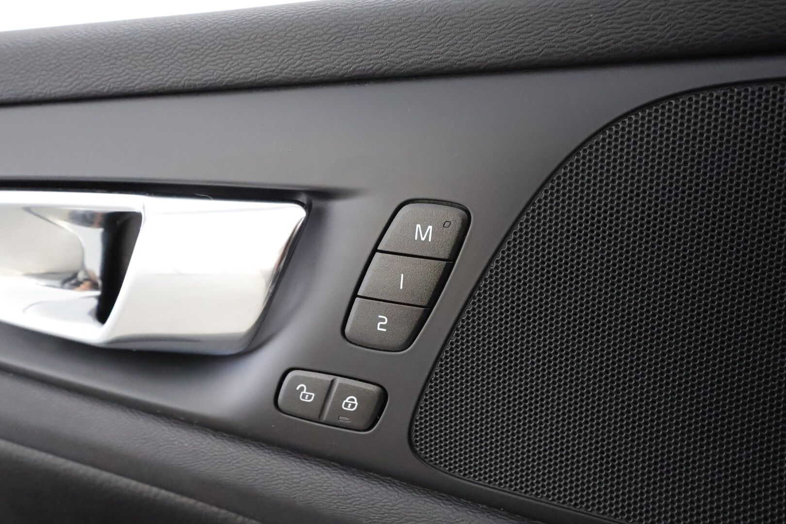 Volvo V60 2020 T6 TwE AWD Momentum aut * ACC / HUD / 360° / Full LED / Muistipenkki / Webasto / Koukku / BLIS / Navi / KeylessGo * - Akku kuntotarkastettu / Kahdet renkaat aluvanteilla