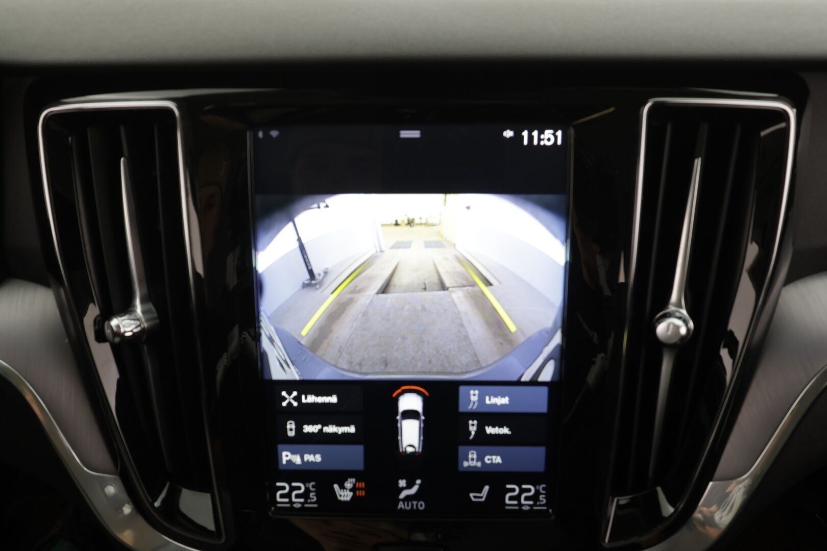 Volvo V60 2020 T6 TwE AWD Momentum aut * ACC / HUD / 360° / Full LED / Muistipenkki / Webasto / Koukku / BLIS / Navi / KeylessGo * - Akku kuntotarkastettu / Kahdet renkaat aluvanteilla