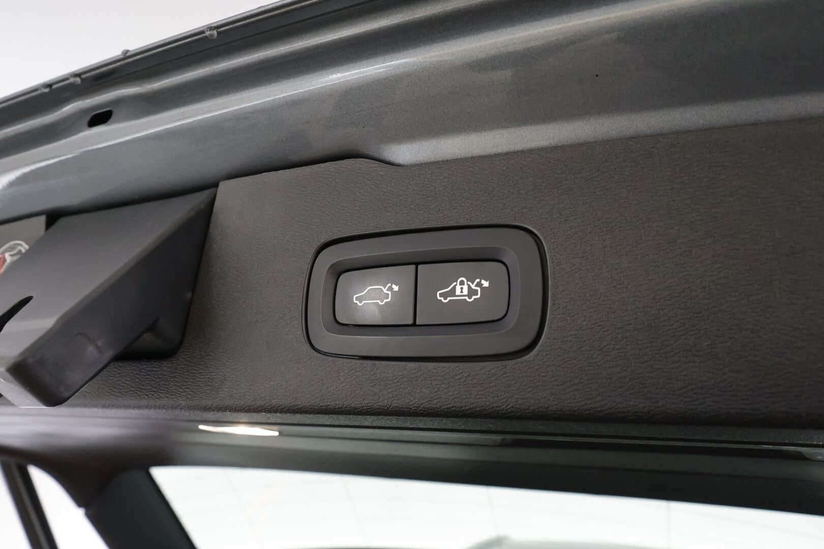 Volvo V60 2020 T6 TwE AWD Momentum aut * ACC / HUD / 360° / Full LED / Muistipenkki / Webasto / Koukku / BLIS / Navi / KeylessGo * - Akku kuntotarkastettu / Kahdet renkaat aluvanteilla