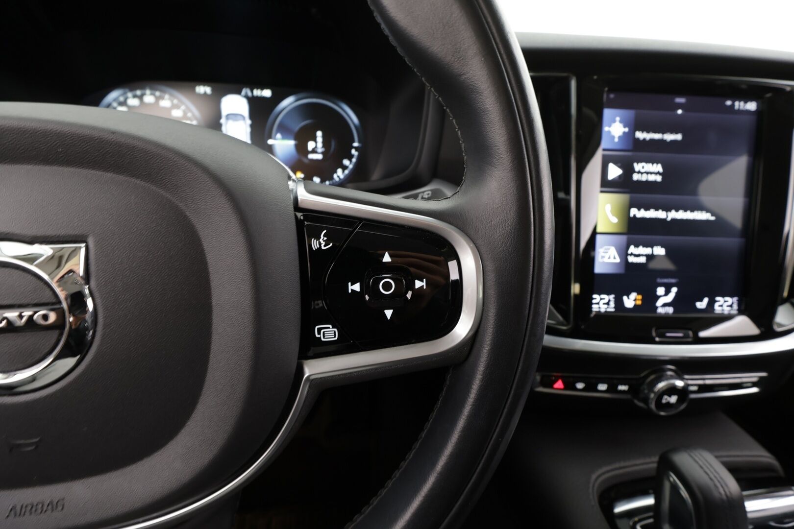 Volvo V60 2020 T6 TwE AWD Momentum aut * ACC / HUD / 360° / Full LED / Muistipenkki / Webasto / Koukku / BLIS / Navi / KeylessGo * - Akku kuntotarkastettu / Kahdet renkaat aluvanteilla