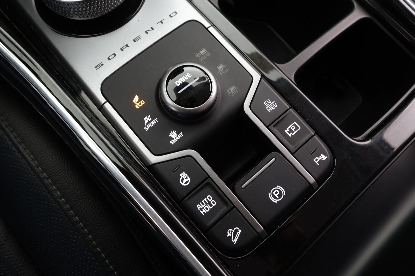 Toyota Yaris 2024 1,5 Hybrid 116 Intense * 1.Om Suomi-auto / ACC / P.kamera / Ratinlämmitin / Kaistavahti / Apple&Android * - Kahdet renkaat aluvanteilla / Merkkihuollettu - HULLUT BLACKWEEK JATKOT - KORKOTARJOUS 2,49%