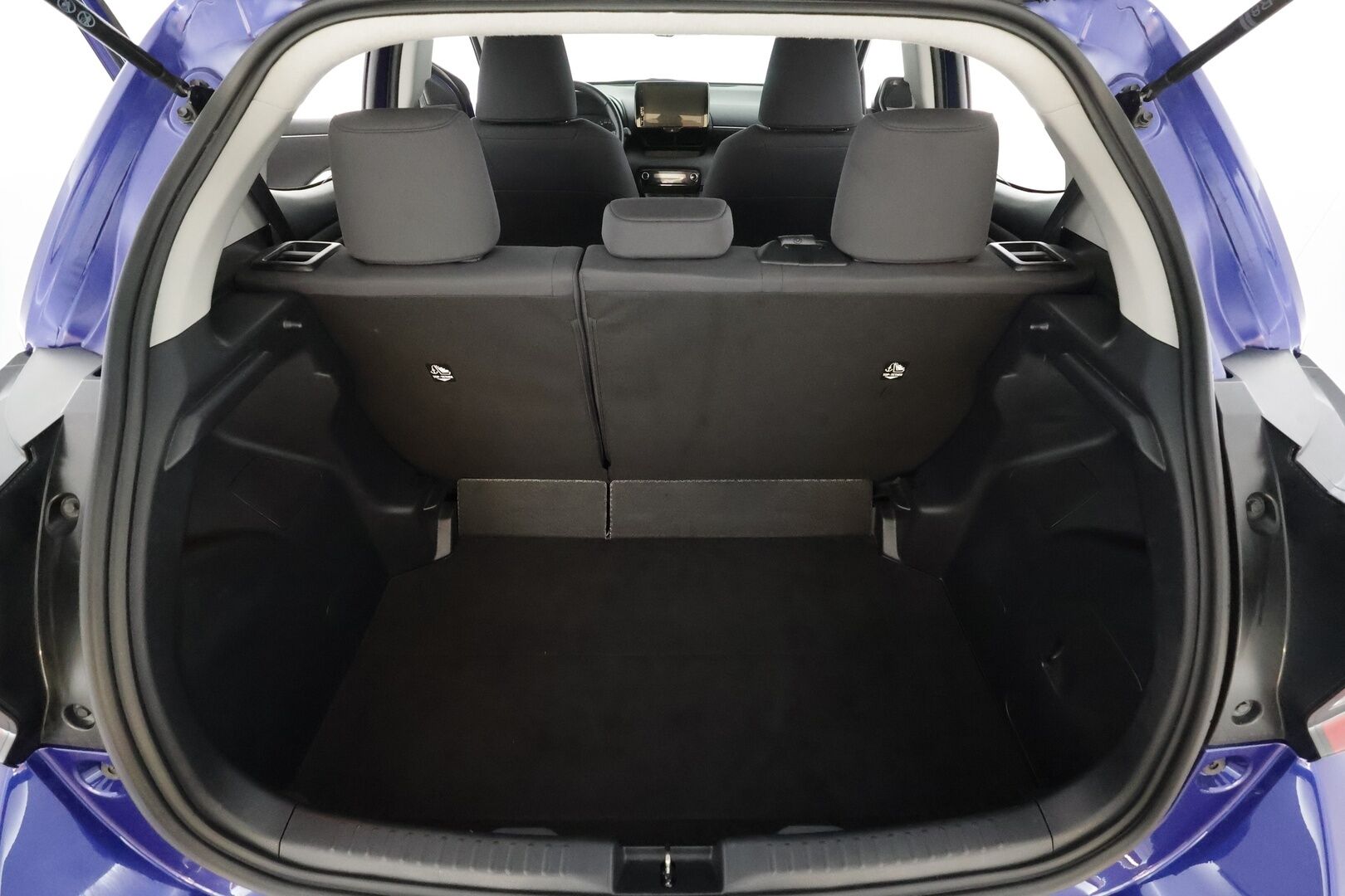 Toyota Yaris 2024 1,5 Hybrid 116 Intense * 1.Om Suomi-auto / ACC / P.kamera / Ratinlämmitin / Kaistavahti / Apple&Android * - Kahdet renkaat aluvanteilla / Merkkihuollettu - HULLUT BLACKWEEK JATKOT - KORKOTARJOUS 2,49%