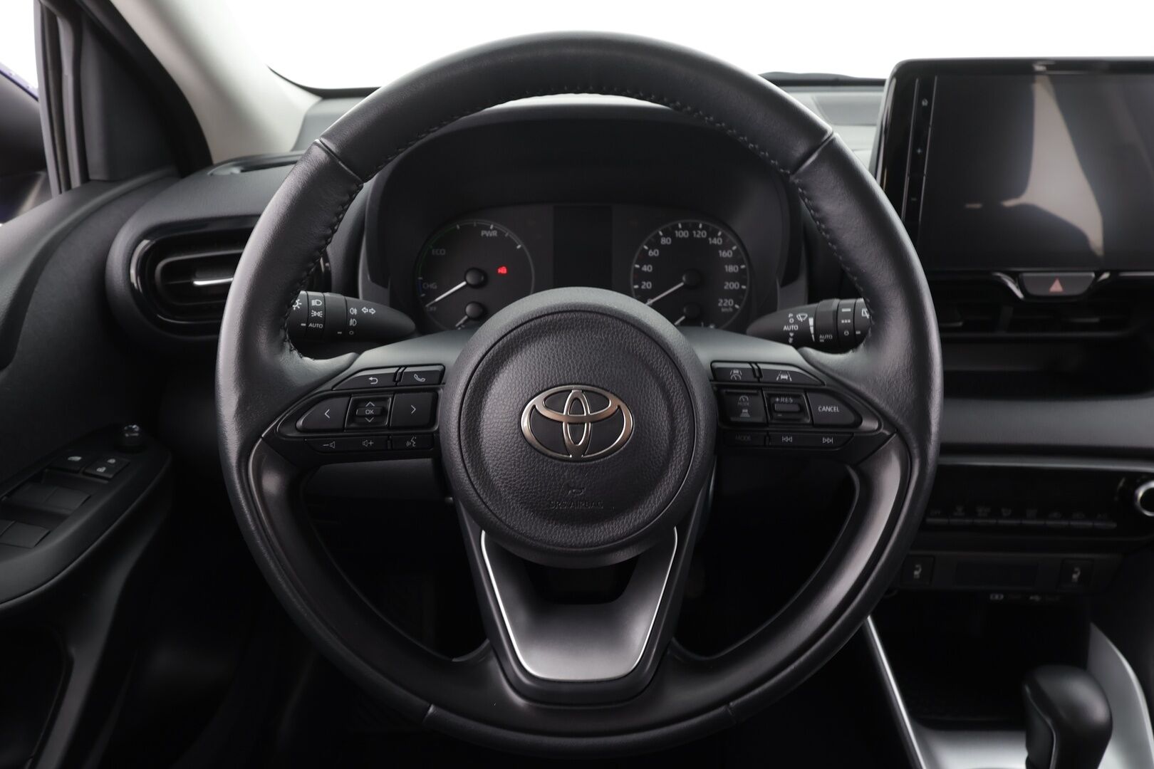 Toyota Yaris 2024 1,5 Hybrid 116 Intense * 1.Om Suomi-auto / ACC / P.kamera / Ratinlämmitin / Kaistavahti / Apple&Android * - Kahdet renkaat aluvanteilla / Merkkihuollettu - HULLUT BLACKWEEK JATKOT - KORKOTARJOUS 2,49%