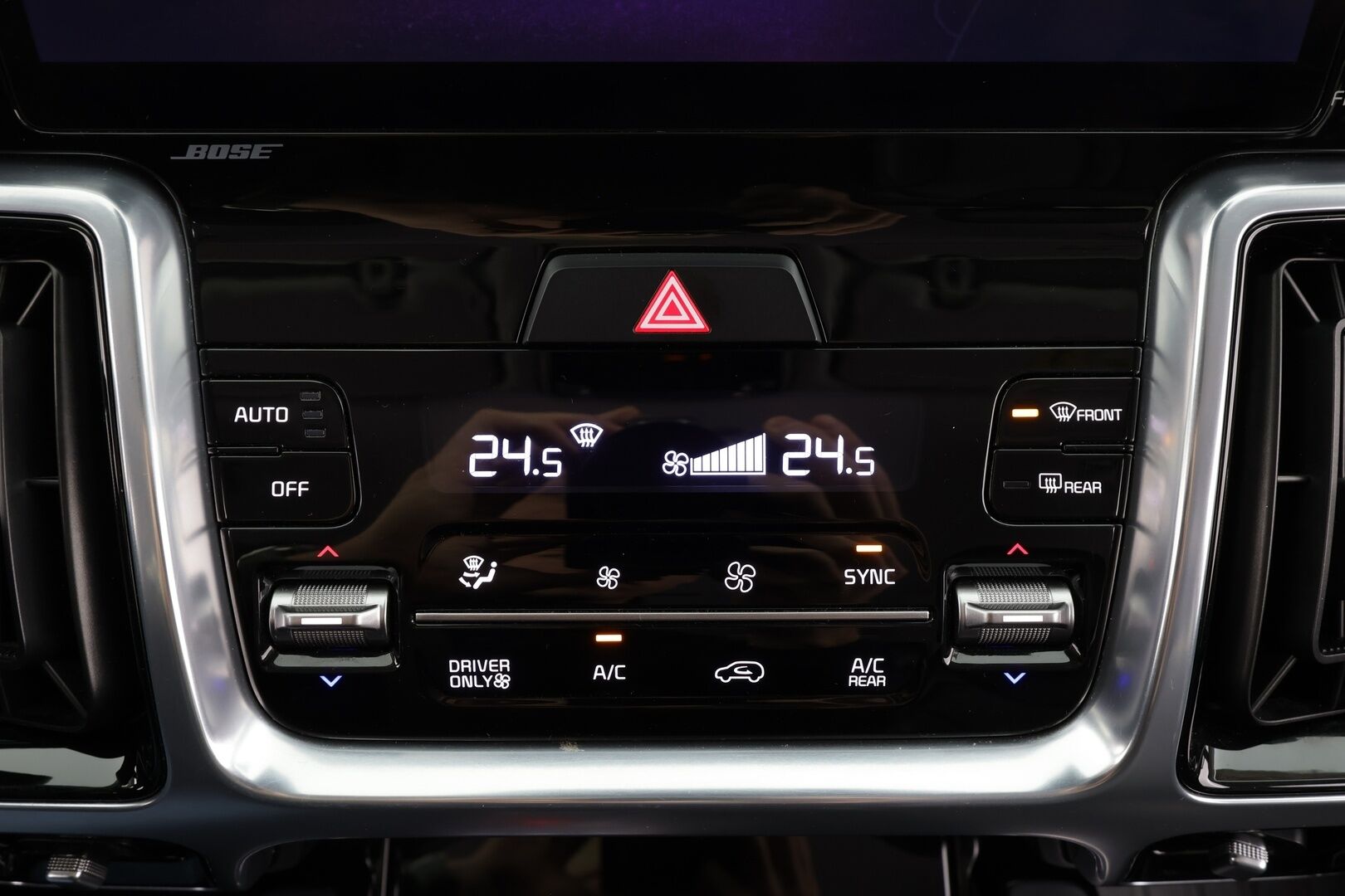 Toyota Yaris 2024 1,5 Hybrid 116 Intense * 1.Om Suomi-auto / ACC / P.kamera / Ratinlämmitin / Kaistavahti / Apple&Android * - Kahdet renkaat aluvanteilla / Merkkihuollettu - HULLUT BLACKWEEK JATKOT - KORKOTARJOUS 2,49%