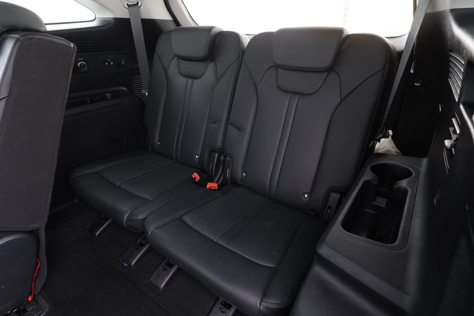 Toyota Yaris 2024 1,5 Hybrid 116 Intense * 1.Om Suomi-auto / ACC / P.kamera / Ratinlämmitin / Kaistavahti / Apple&Android * - Kahdet renkaat aluvanteilla / Merkkihuollettu - HULLUT BLACKWEEK JATKOT - KORKOTARJOUS 2,49%