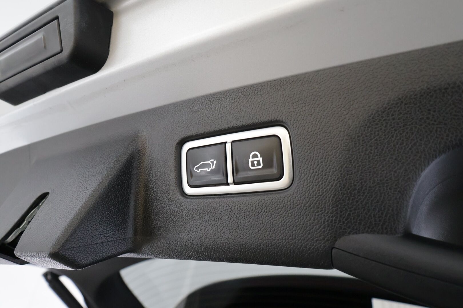 Toyota Yaris 2024 1,5 Hybrid 116 Intense * 1.Om Suomi-auto / ACC / P.kamera / Ratinlämmitin / Kaistavahti / Apple&Android * - Kahdet renkaat aluvanteilla / Merkkihuollettu - HULLUT BLACKWEEK JATKOT - KORKOTARJOUS 2,49%