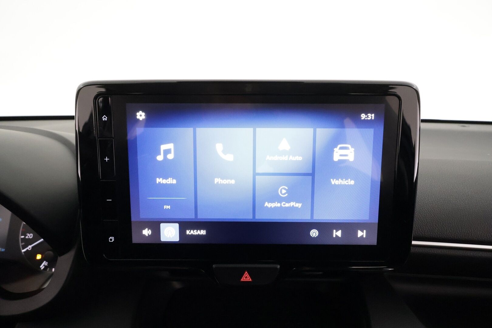 Toyota Yaris 2024 1,5 Hybrid 116 Intense * 1.Om Suomi-auto / ACC / P.kamera / Ratinlämmitin / Kaistavahti / Apple&Android * - Kahdet renkaat aluvanteilla / Merkkihuollettu - HULLUT BLACKWEEK JATKOT - KORKOTARJOUS 2,49%