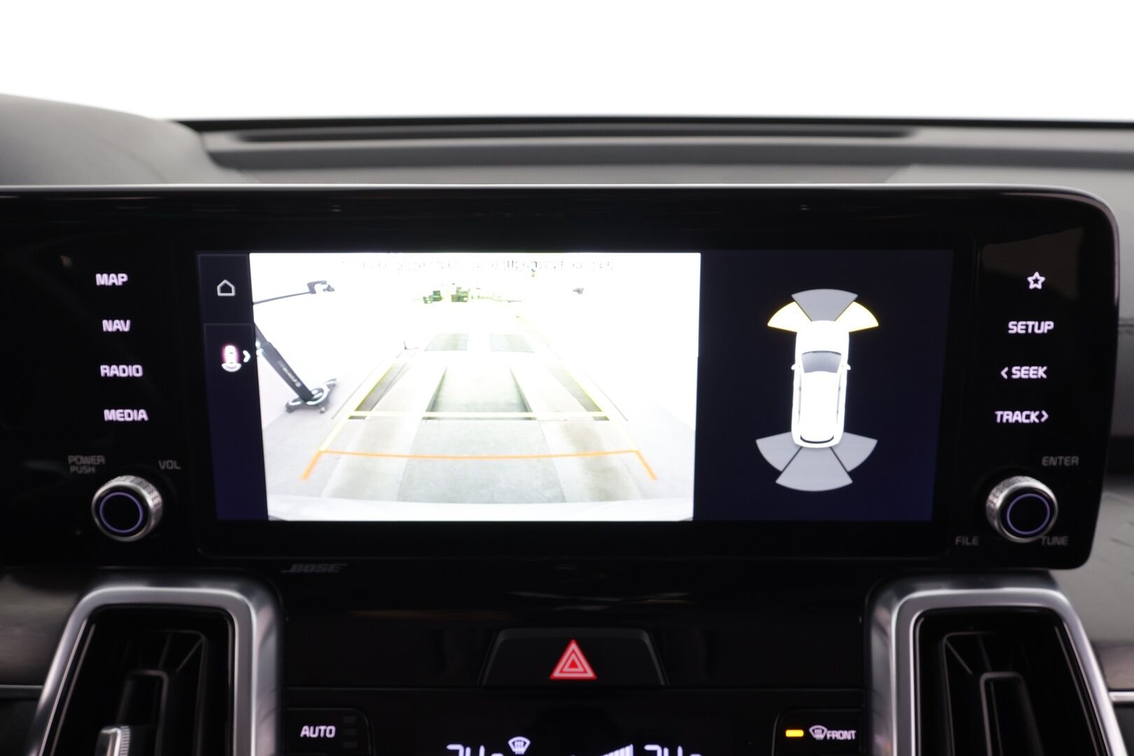 Toyota Yaris 2024 1,5 Hybrid 116 Intense * 1.Om Suomi-auto / ACC / P.kamera / Ratinlämmitin / Kaistavahti / Apple&Android * - Kahdet renkaat aluvanteilla / Merkkihuollettu - HULLUT BLACKWEEK JATKOT - KORKOTARJOUS 2,49%