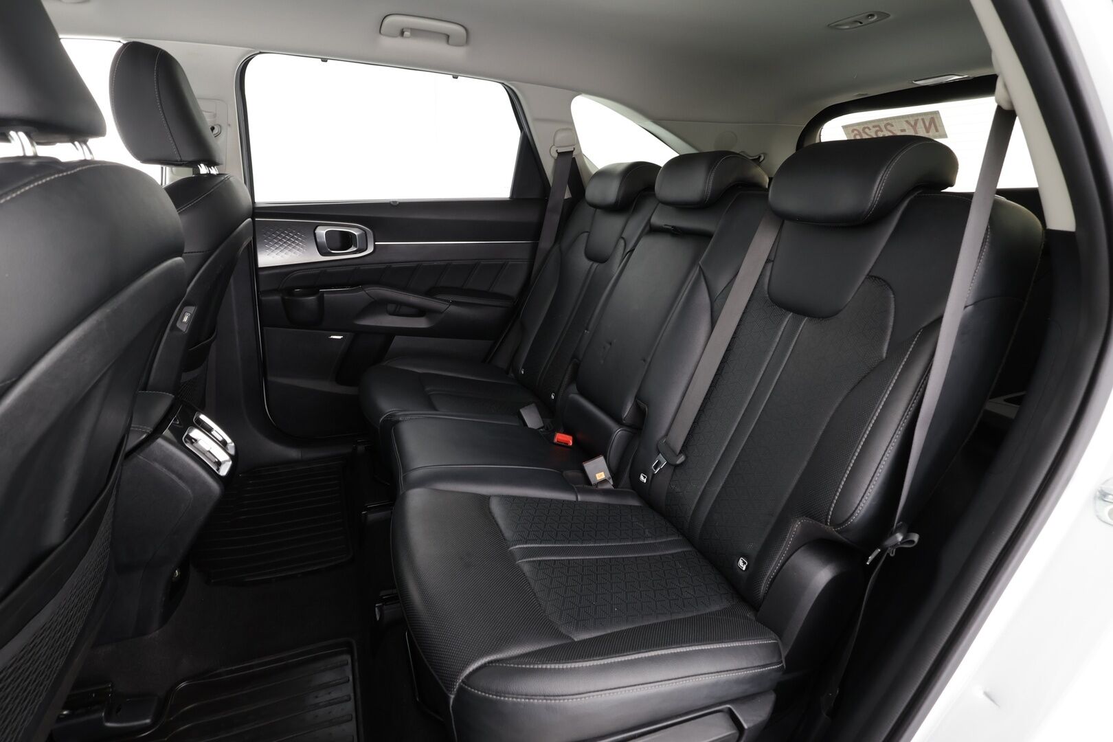 Toyota Yaris 2024 1,5 Hybrid 116 Intense * 1.Om Suomi-auto / ACC / P.kamera / Ratinlämmitin / Kaistavahti / Apple&Android * - Kahdet renkaat aluvanteilla / Merkkihuollettu - HULLUT BLACKWEEK JATKOT - KORKOTARJOUS 2,49%