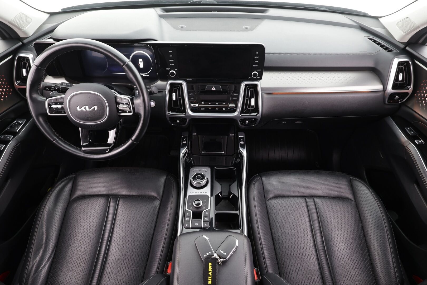 Toyota Yaris 2024 1,5 Hybrid 116 Intense * 1.Om Suomi-auto / ACC / P.kamera / Ratinlämmitin / Kaistavahti / Apple&Android * - Kahdet renkaat aluvanteilla / Merkkihuollettu - HULLUT BLACKWEEK JATKOT - KORKOTARJOUS 2,49%