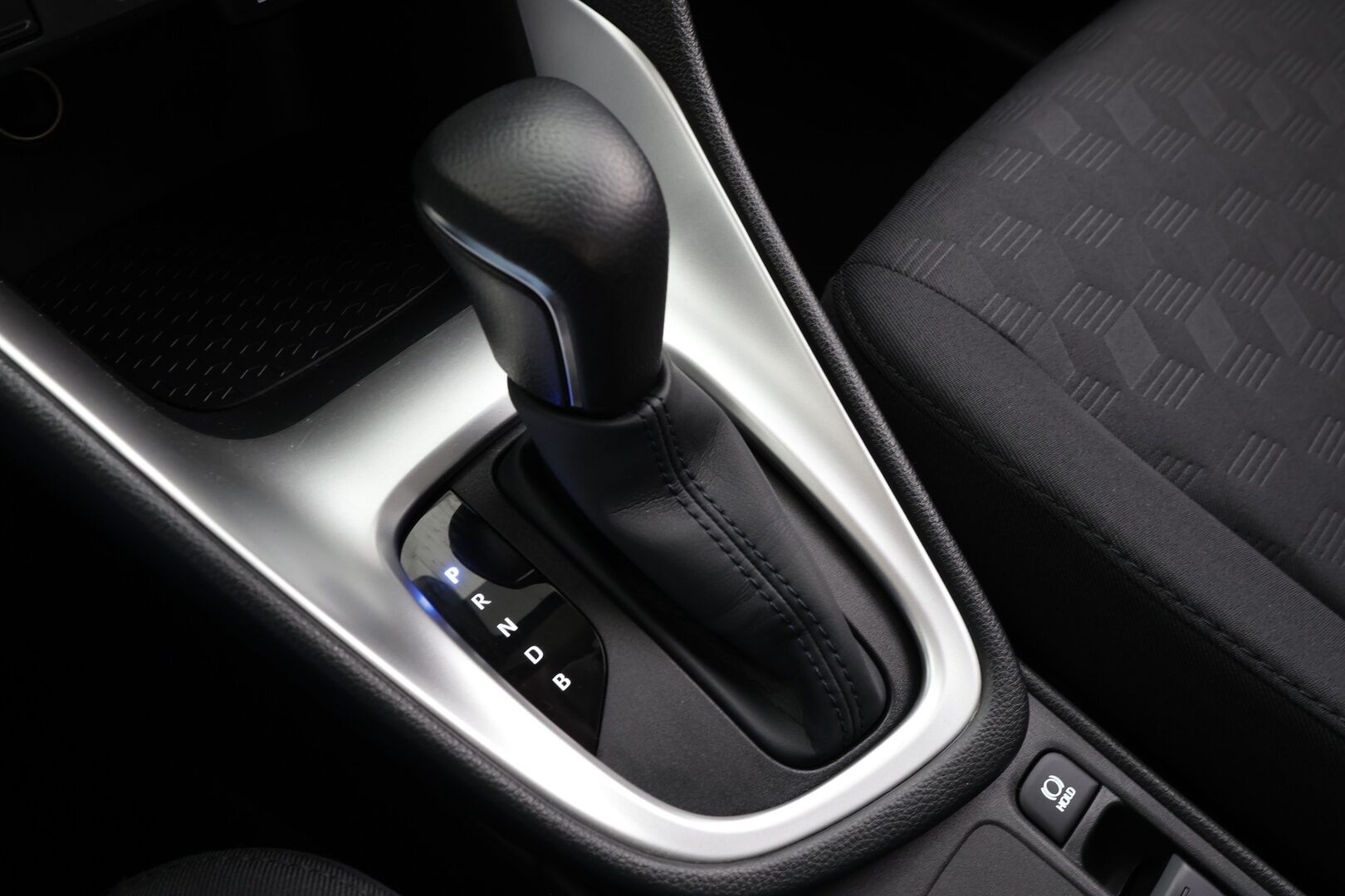 Toyota Yaris 2024 1,5 Hybrid 116 Intense * 1.Om Suomi-auto / ACC / P.kamera / Ratinlämmitin / Kaistavahti / Apple&Android * - Kahdet renkaat aluvanteilla / Merkkihuollettu - HULLUT BLACKWEEK JATKOT - KORKOTARJOUS 2,49%