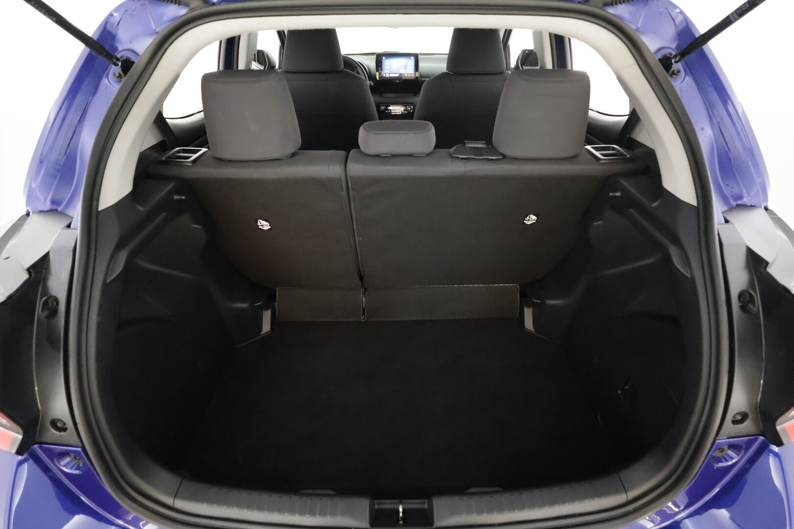 Toyota Yaris 2024 1,5 Hybrid 116 Intense * Suomi-auto / ACC / P.kamera / Kaistavahti / Ratinlämmitin / 2xRenkaat * - Merkkihuollettu - HULLUT JOULUT KORKOTARJOUS 2,49% 