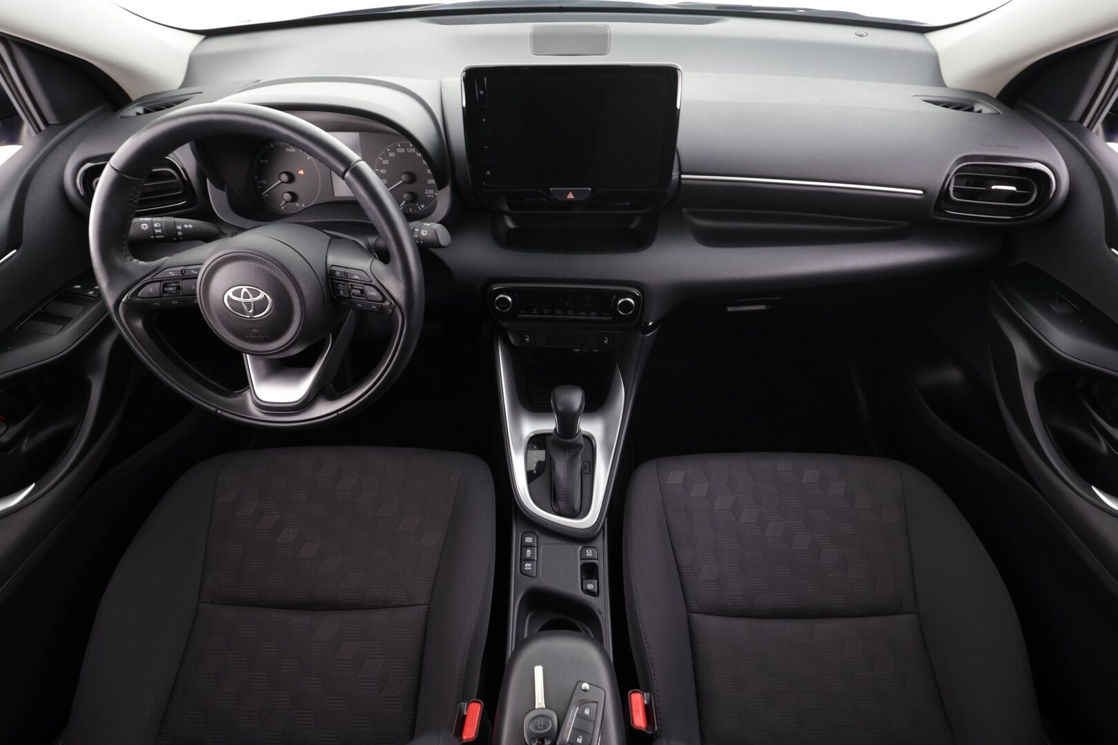 Toyota Yaris 2024 1,5 Hybrid 116 Intense * Suomi-auto / ACC / P.kamera / Kaistavahti / Ratinlämmitin / 2xRenkaat * - Merkkihuollettu - HULLUT JOULUT KORKOTARJOUS 2,49% 