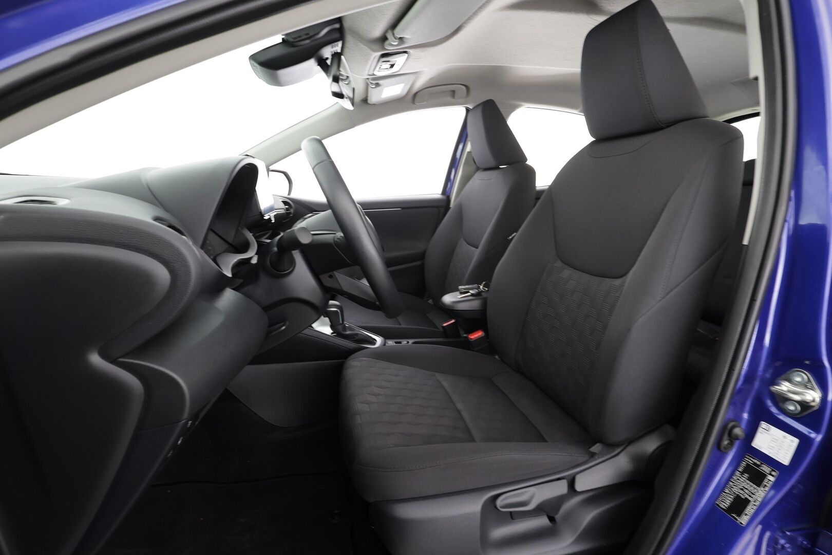 Toyota Yaris 2024 1,5 Hybrid 116 Intense * Suomi-auto / ACC / P.kamera / Kaistavahti / Ratinlämmitin / 2xRenkaat * - Merkkihuollettu - HULLUT JOULUT KORKOTARJOUS 2,49% 