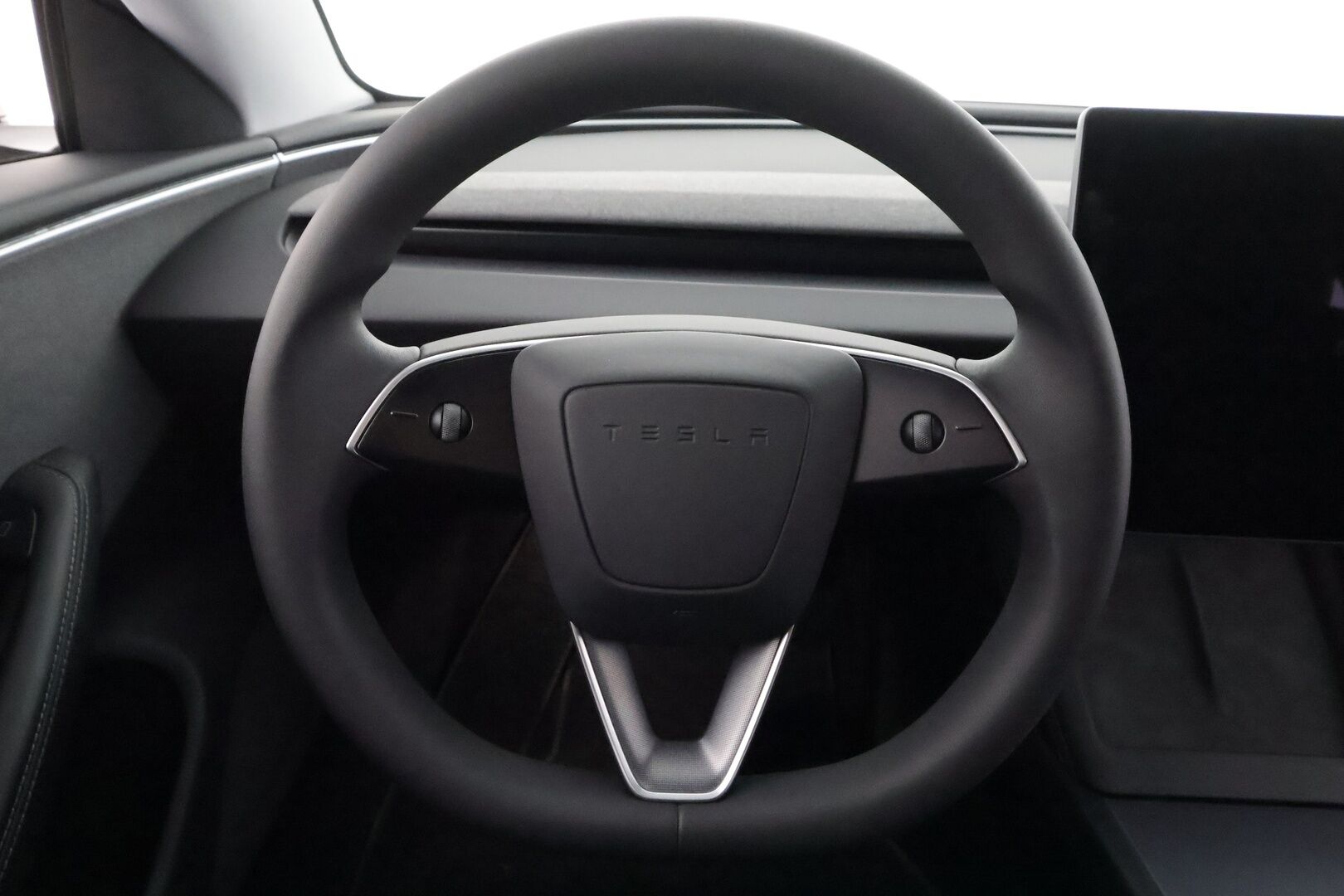 Tesla Model 3 2024 RWD Highland - | ACC | ILP | Ilm. sähkönahat | Takanäyttö | Lasikatto | Muistipenkki | Matrix-LED | Autosteer | BSM | P.kamera | Lämm. rati | 1-om suomiauto | 