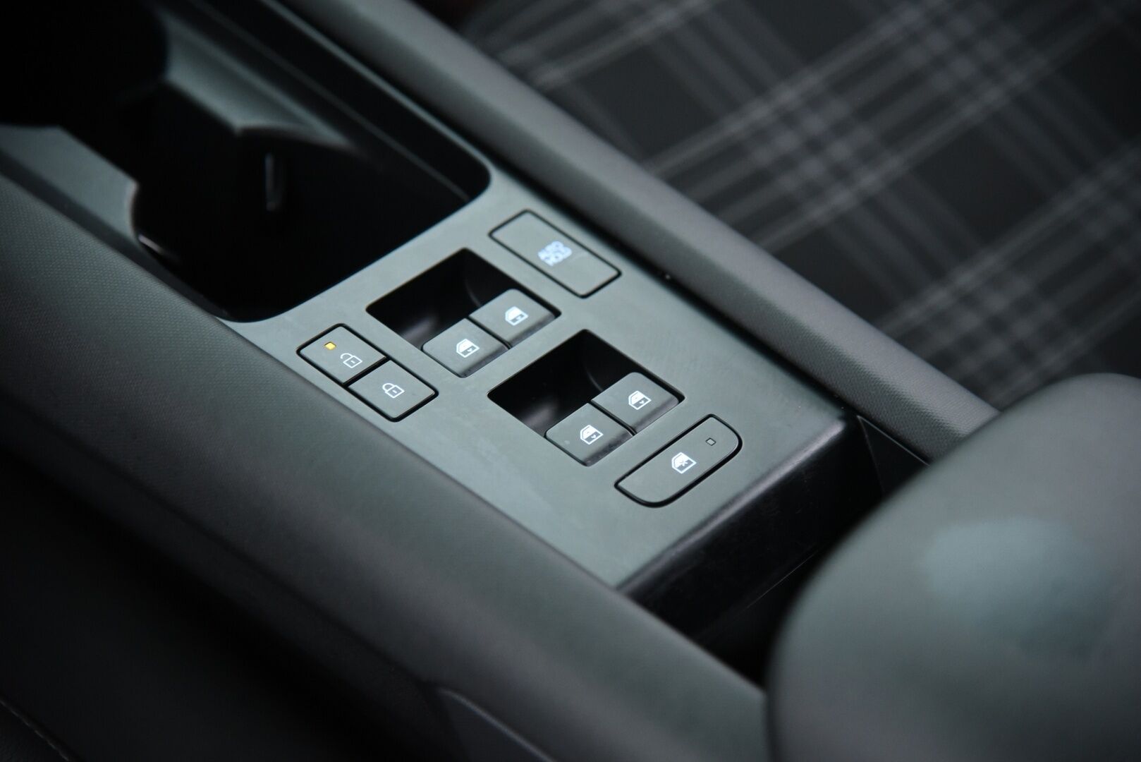 Hyundai IONIQ 6 2023 77 kWh 325 hv AWD First Edition / Adapt.vakkari / LED / BOSE / Lasikattoluukku / 360° Kamera / HUD - Hyvillä varusteilla / SoH: 97,5% - HULLU BLACKWEEK KORKOTARJOUS 2,49%