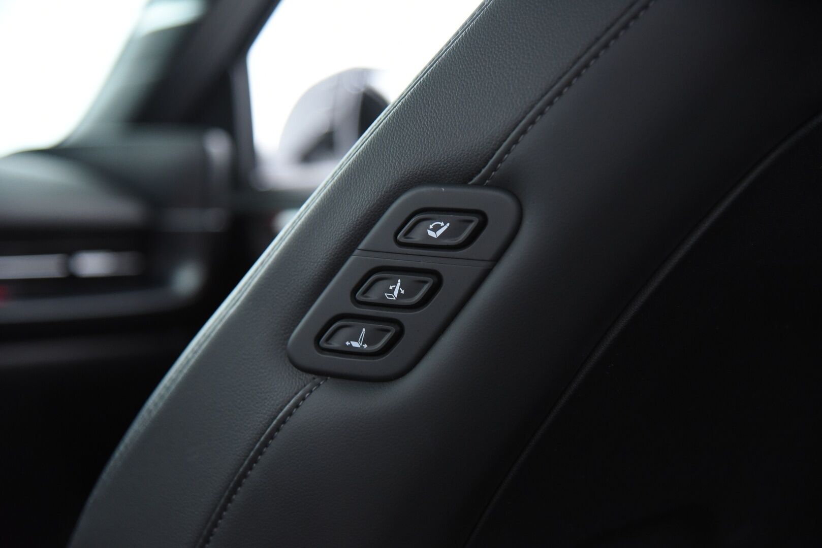 Hyundai IONIQ 6 2023 77 kWh 325 hv AWD First Edition / Adapt.vakkari / LED / BOSE / Lasikattoluukku / 360° Kamera / HUD - Hyvillä varusteilla / SoH: 97,5% - HULLU BLACKWEEK KORKOTARJOUS 2,49%