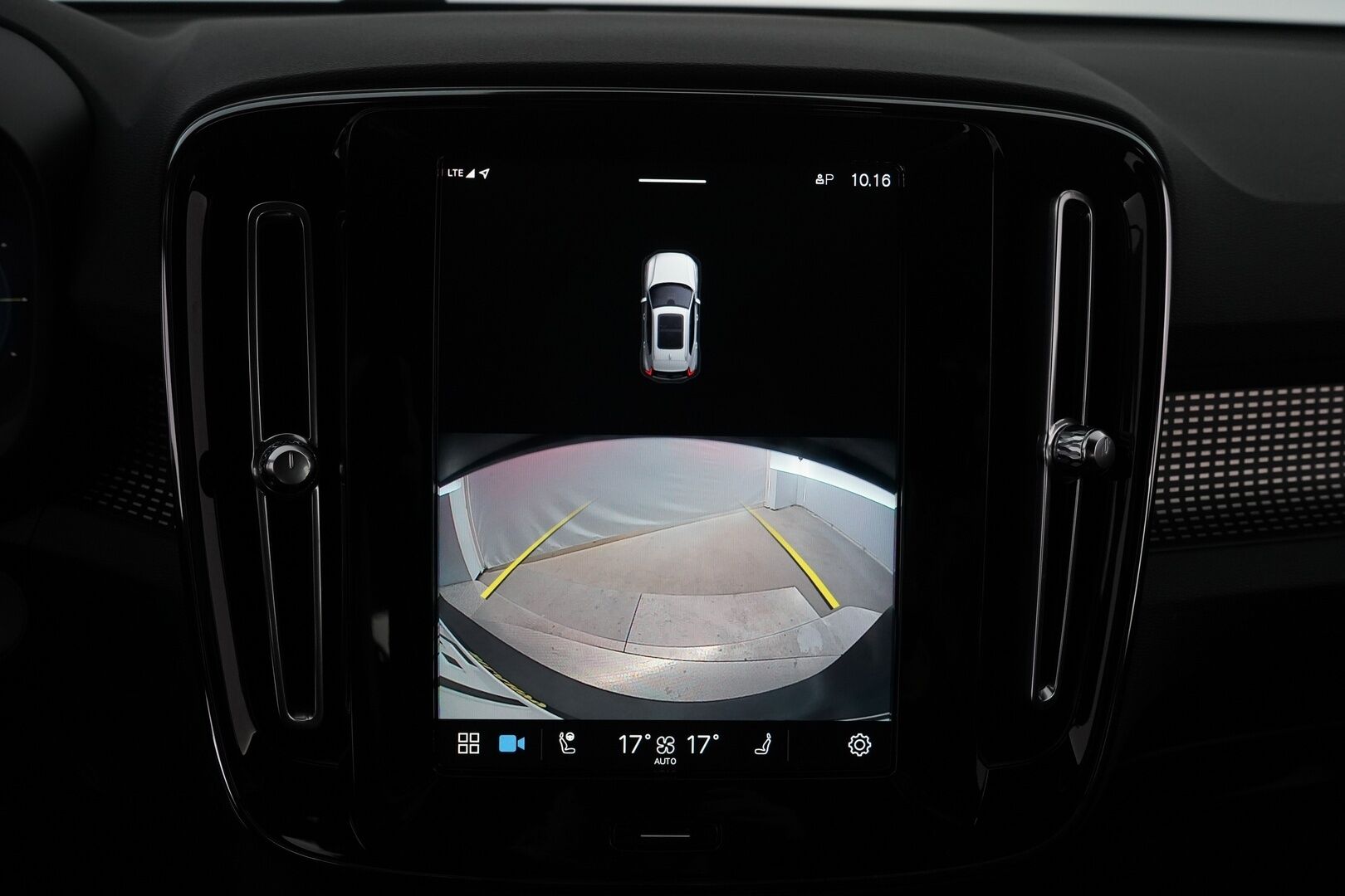 Volvo XC40 2022 P6 Recharge *Lämpöpumppu / Acc / LED-valot / Kamera / Sporttipenkki Muistilla* - Seuraava huolto vasta 7/2026 / 2x Volvon aluvanteet / 