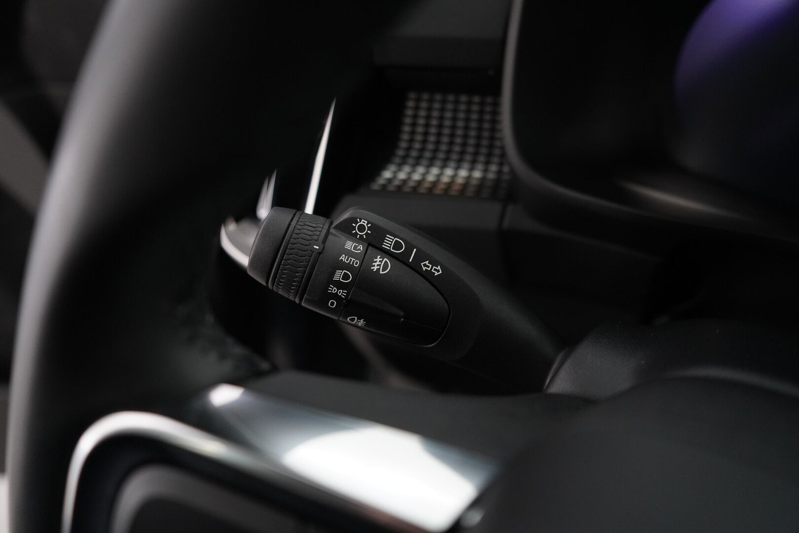 Volvo XC40 2022 P6 Recharge *Lämpöpumppu / Acc / LED-valot / Kamera / Sporttipenkki Muistilla* - Seuraava huolto vasta 7/2026 / 2x Volvon aluvanteet / 