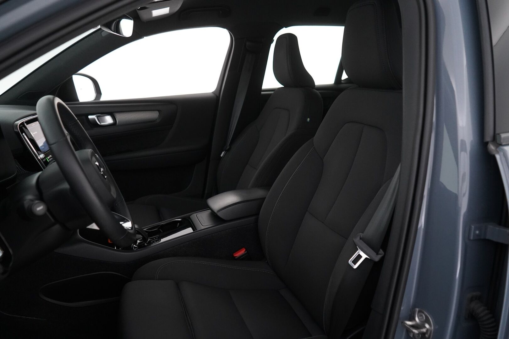 Volvo XC40 2022 P6 Recharge *Lämpöpumppu / Acc / LED-valot / Kamera / Sporttipenkki Muistilla* - Seuraava huolto vasta 7/2026 / 2x Volvon aluvanteet / 