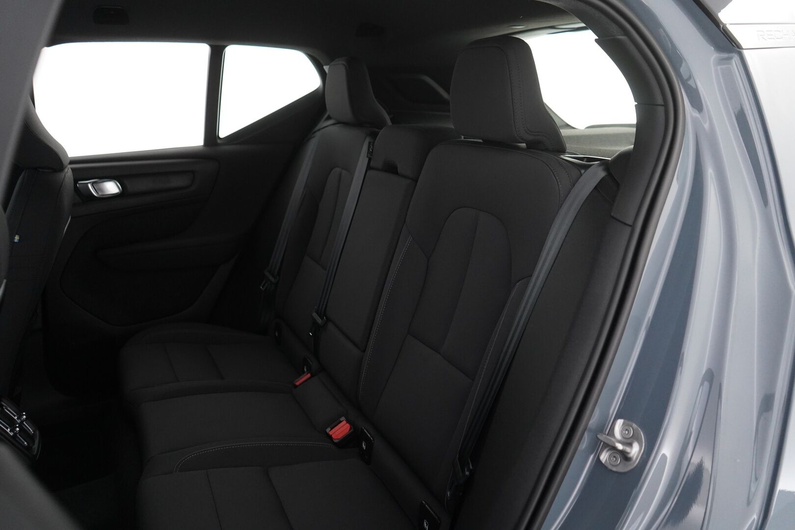 Volvo XC40 2022 P6 Recharge *Lämpöpumppu / Acc / LED-valot / Kamera / Sporttipenkki Muistilla* - Seuraava huolto vasta 7/2026 / 2x Volvon aluvanteet / 